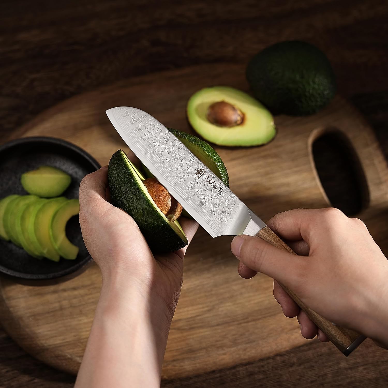Wakoli Oribu Damascus Small Santoku Knife – Full Tang Kitchen Knife with 5-Inch Blade made of 67-Layer Genuine Damascus Steel and VG10 Core – Ergonomic Olive Wood Handle in Elegant Gift Box