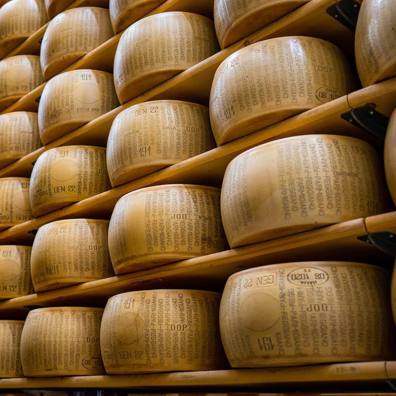 EMILIA FOOD LOVE Parmigiano Reggiano DOP whole and half cheese wheels - The Only Parmesan - Selected with love in Italy (1/2 Cheese Wheel (Disk), 18 Months)