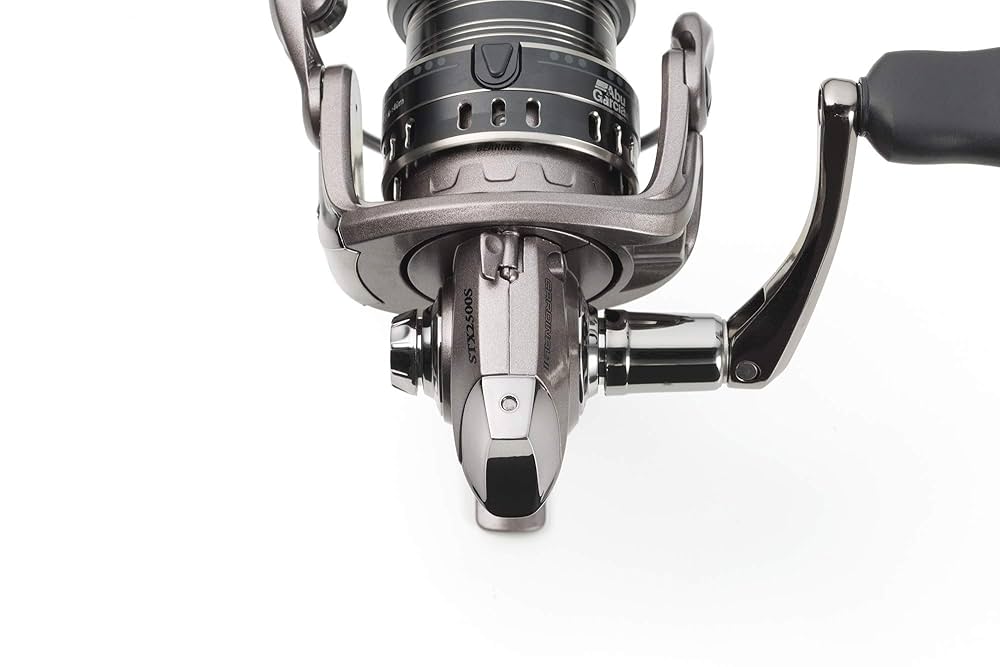 Amazon | アブガルシア(Abu Garcia) スピニングリール 17