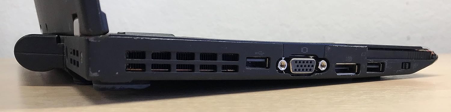 Eskuineko aldea view of Lenovo ThinkPad X220 with VGA, USB, and ExpressCard slot
