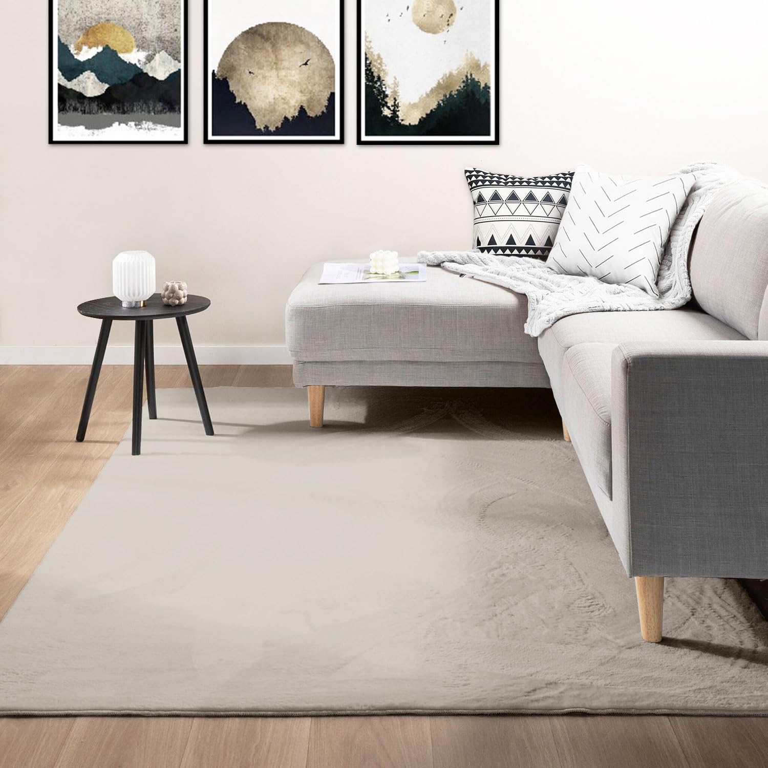 VIMODA Teppich Wohnzimmer Schlafzimmer, Kurzflor, flauschig weich, rutschfest/Anti-Rutsch, waschbar bis 30°C, Felloptik, für Fußbodenheizung geeignet,Farbe:Beige;Maße:200x280 cm