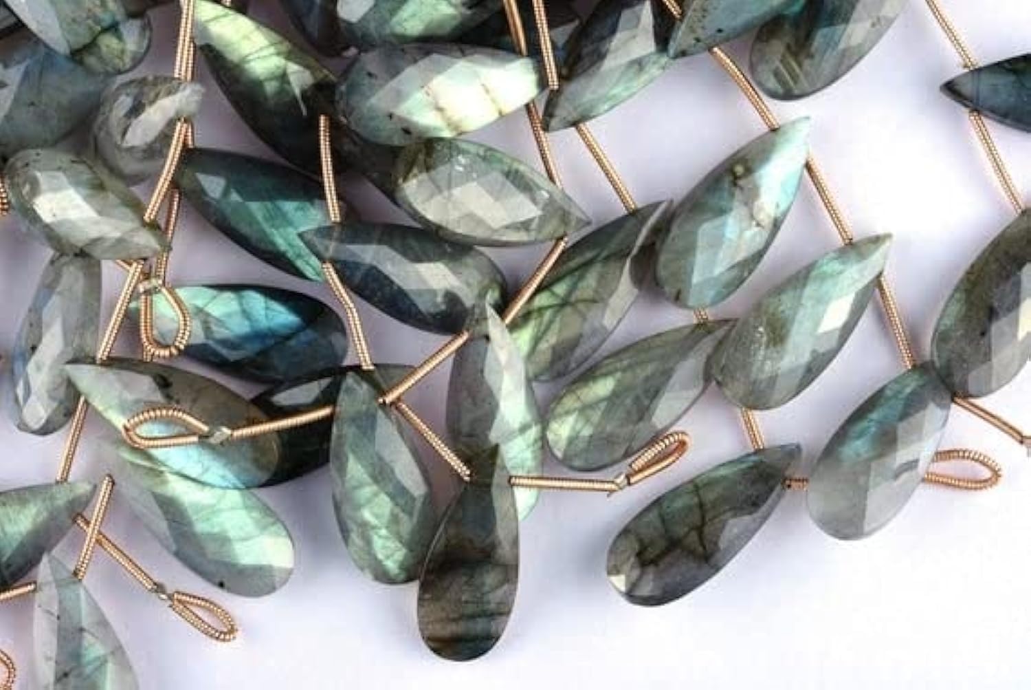 Labradorite naturelle briolette de haute qualité pour bijoux artisanaux uniques