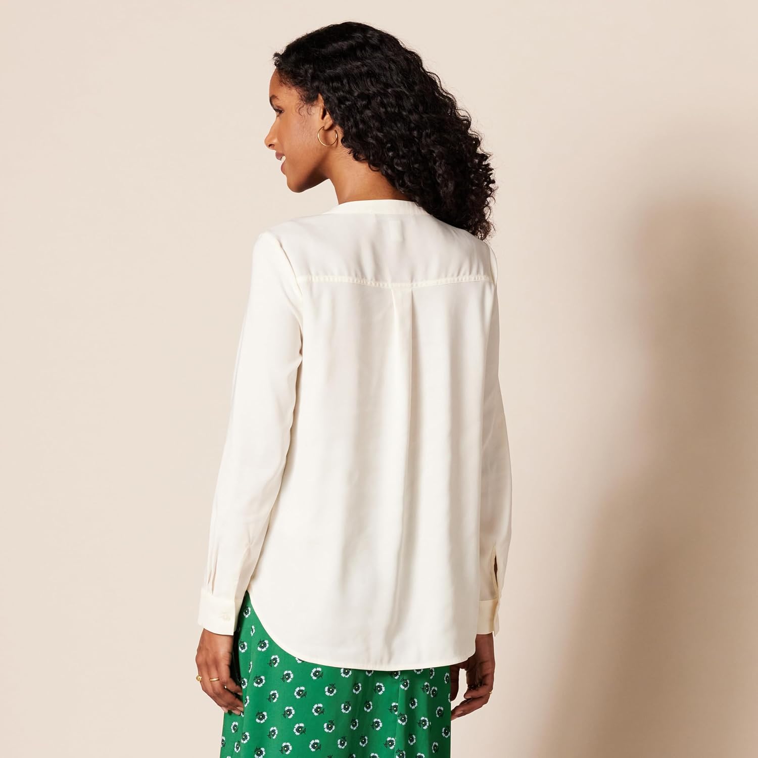 Amazon Essentials Women's Georgette Long Sleeve Relaxed-Fit Popover Blouse - Image 2