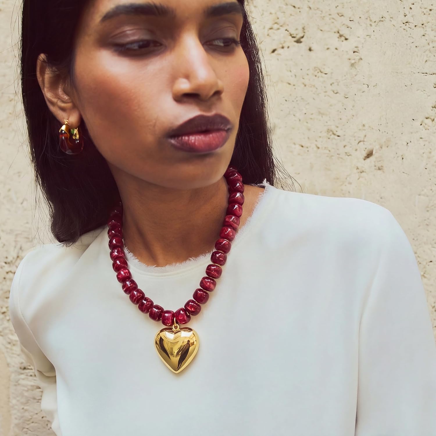 Faux Gemstone Resin Chunky Necklaces for Women, Trendy Beaded Puffy Gold Heart Pendant Statement Choker, Lightweight Boho Y2K Summer Beach Jewelry Mothers Day Gift for Her