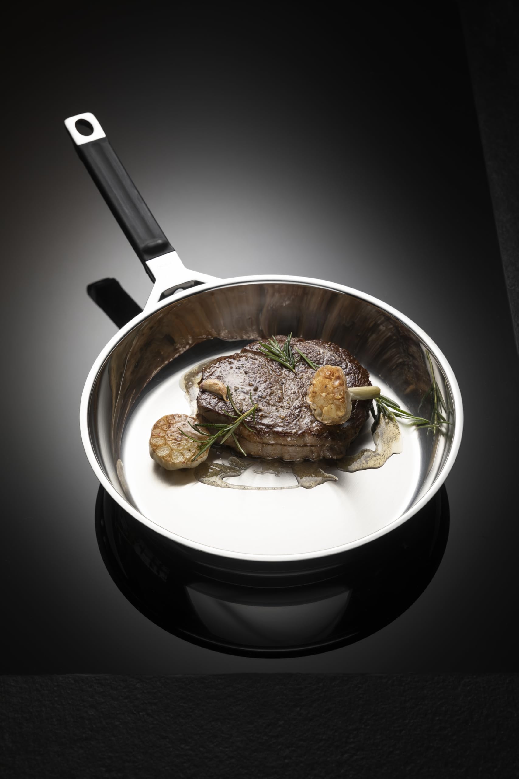 RÖSLE SILENCE PRO poêle à frire, Poêle à frire en acier inoxydable pour saisir parfaitement les steaks et plus, Ø 24 cm, argenté, acier inoxydable 18/10