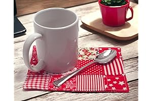 Classic Red and White Floral Mug Rug: Embracing Rustic Charm in Your Home Decor