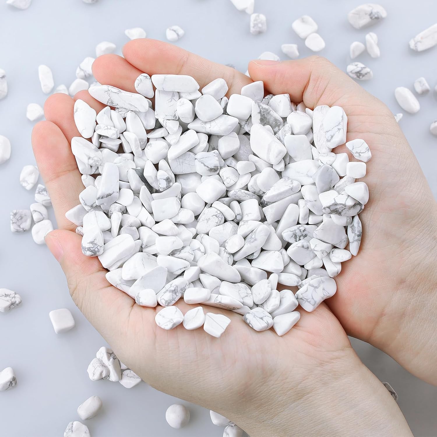 ZHIYUXI Howlite 1lb Crystal Chips Bulk Fish Tank Decorations Aquarium Rocks Gravel Vase Filler Stones Crystals for Candle Making Witch Kit Gravel for Plants Quartz Sand Gemstone Terrarium Supplies image 2
