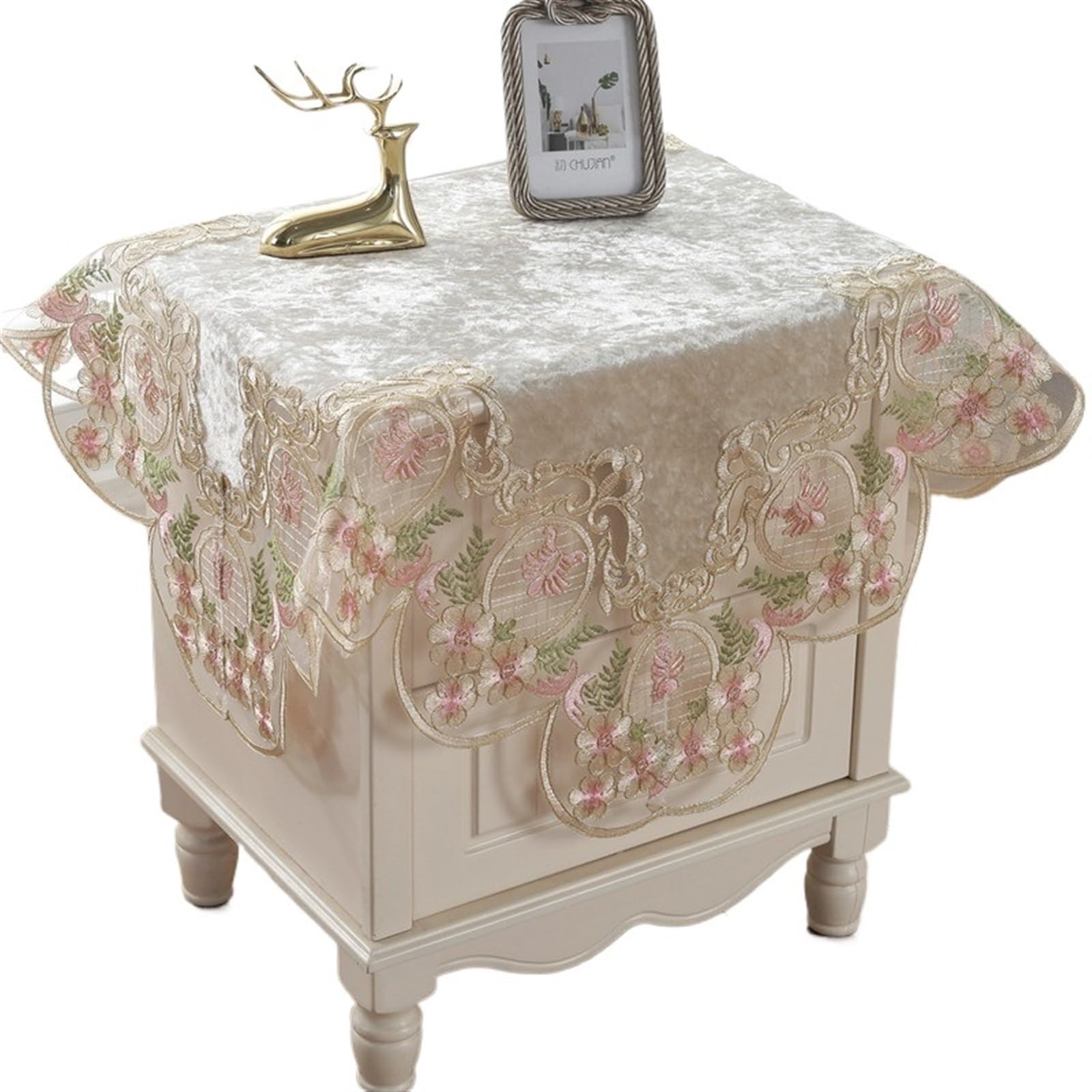 Nappe fleur broderie bleue et nappe carrée dentelle au style raffiné