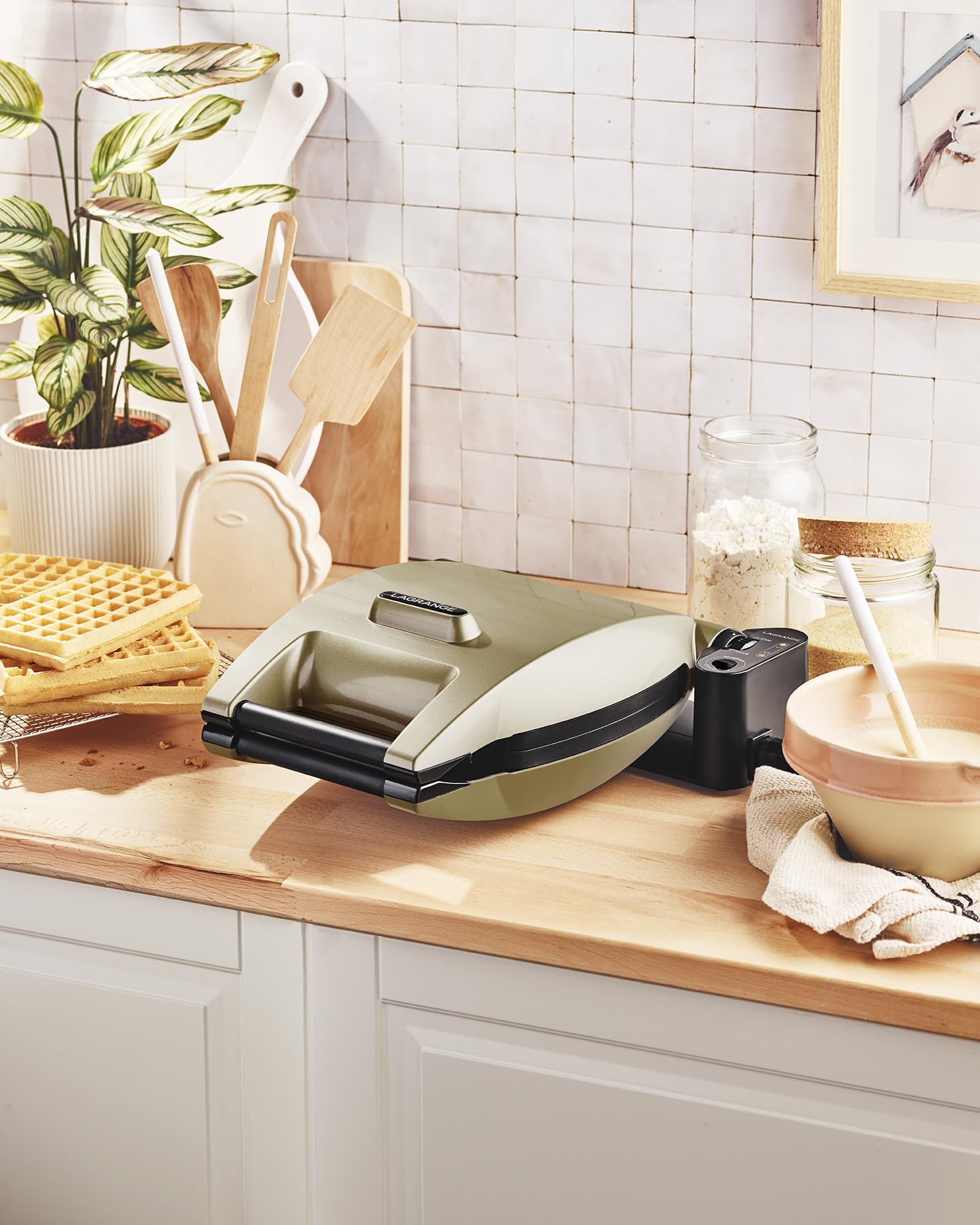 LAGRANGE Gaufrier Premium, 1200W, Fabriqué en France, Réversible sur son socle, Cuisson personnalisée, Plaques amovibles, Multifonction, Nettoyage sans effort, 019122