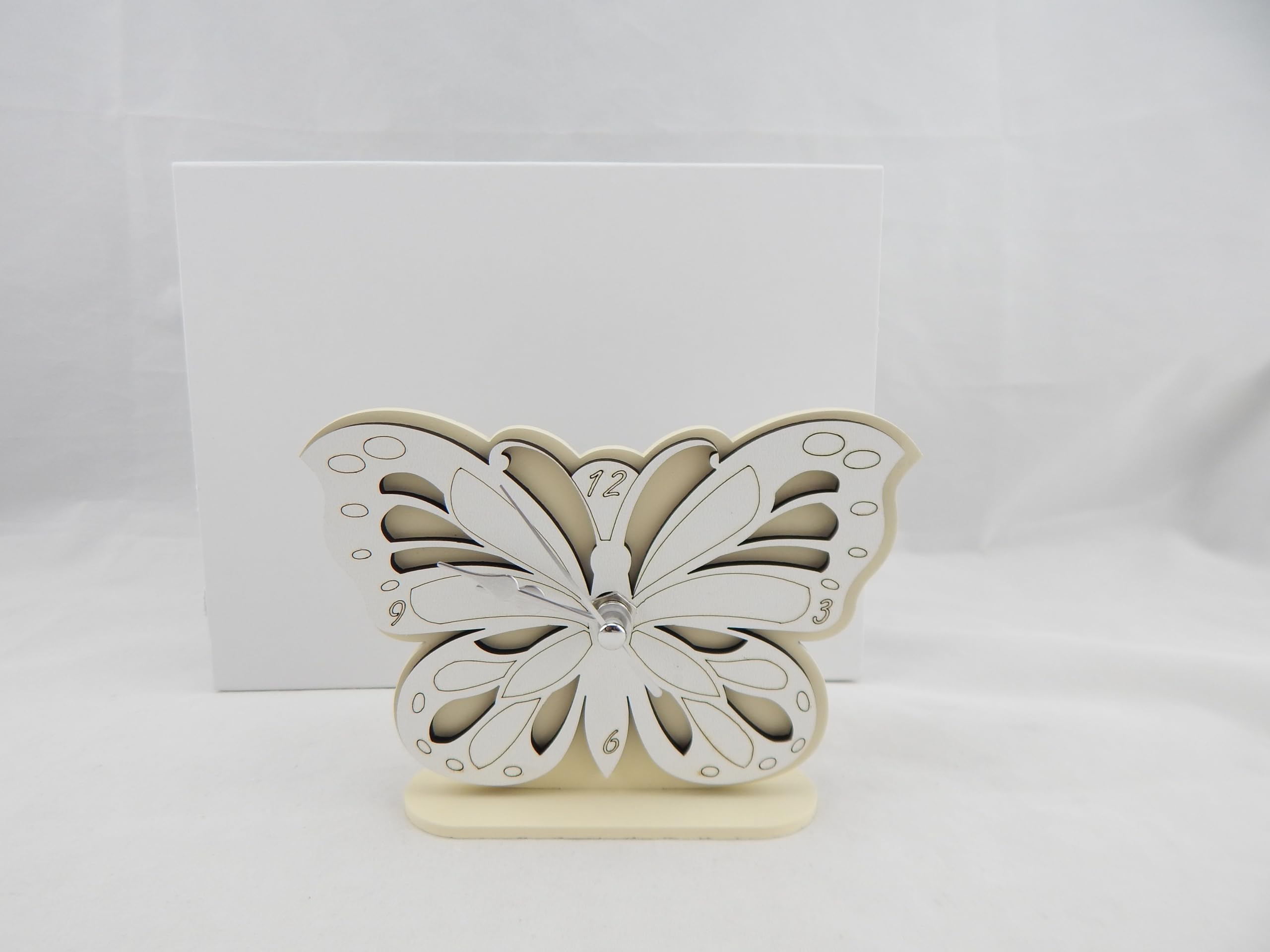 Digiglio BomboniereParty Favour Clock Butterfly Wood Cream and White with Box