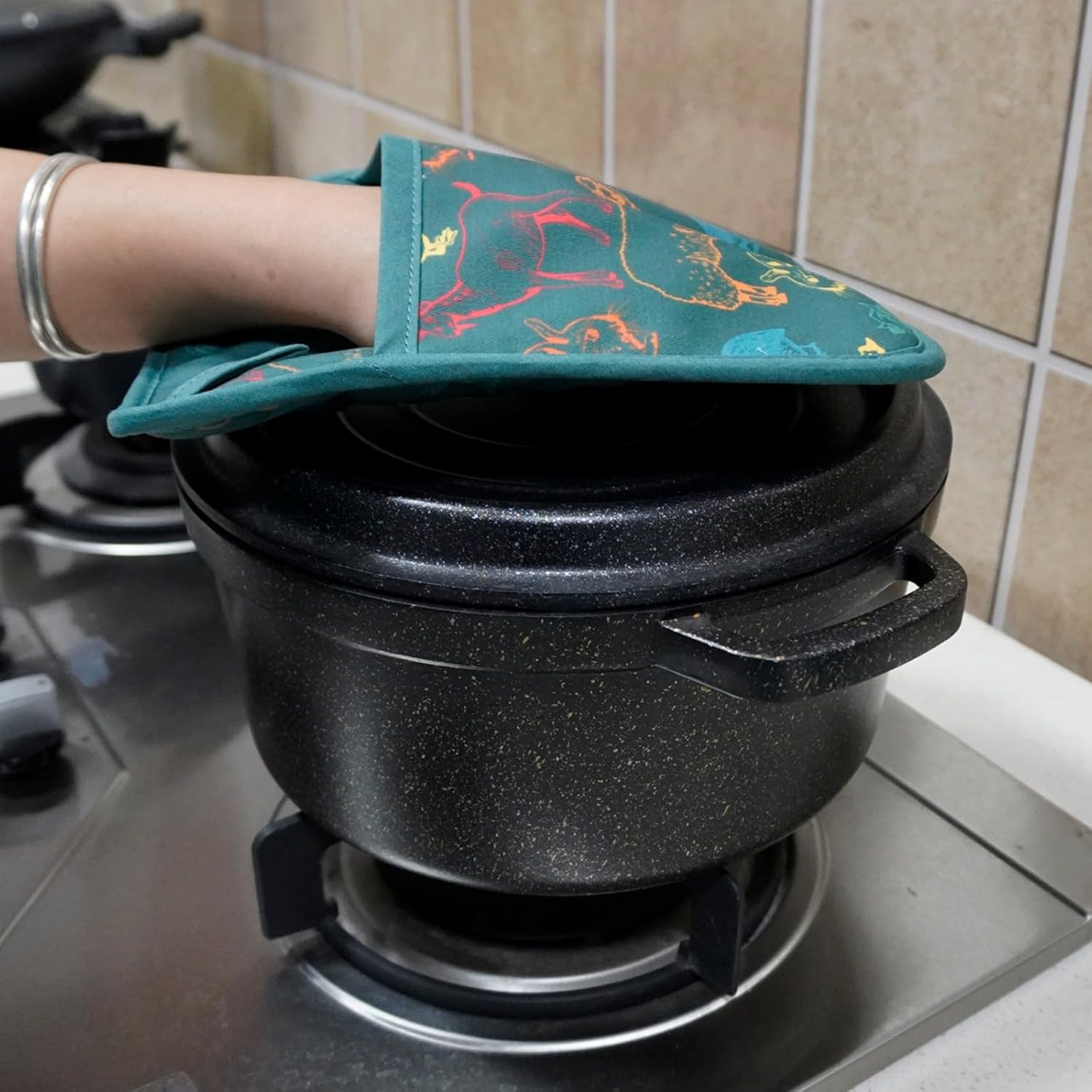 Pot Holders Set of 2 Heat Resistant 480℉ Kitchen 100% Cotton Comfortable Lining Printing Farm Cattle Flower Women Men Home Cooking Baking Microwave BBQ Gift (Farm Cattle potholds) - Image 8