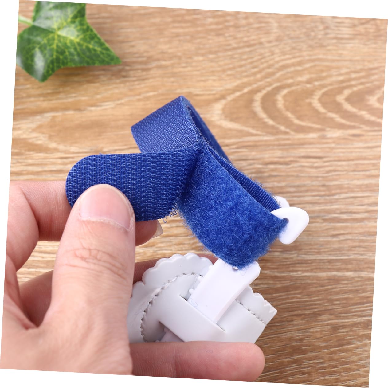 Gogogmee Pair Big Toe Straightener Big Joint Splint Hallux Straighter Relief Splint for Toes Big Toe Splint Big Brace Bunion Big Toe Brace Thumb Brace Cover Big Toe Separator Adjuster Blue