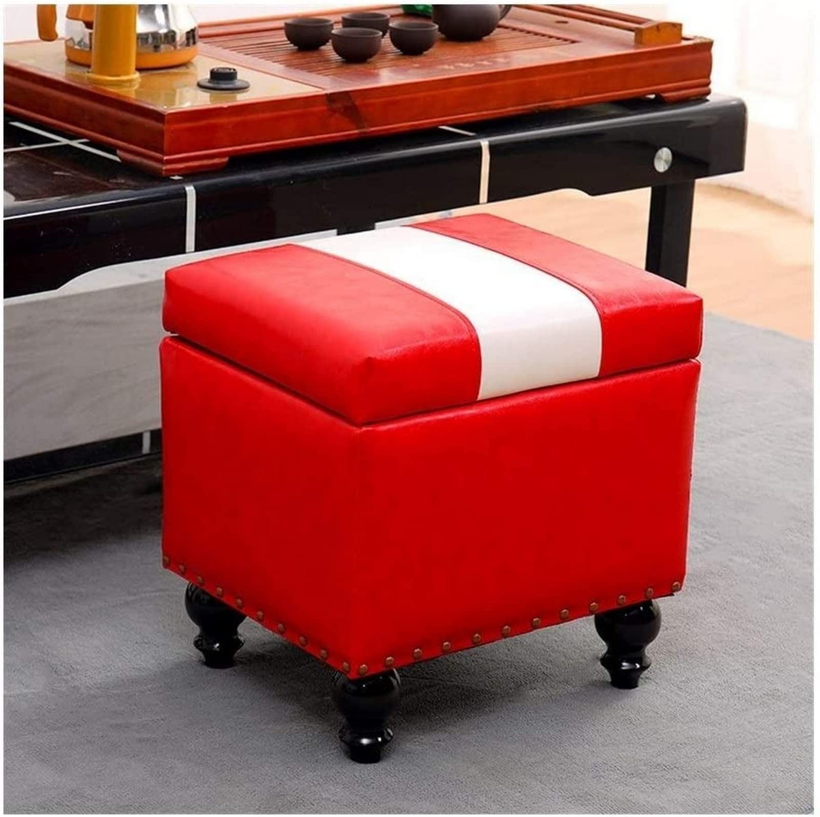 Repose-pieds pouf cube rouge pour se détendre et ranger le salon en famille