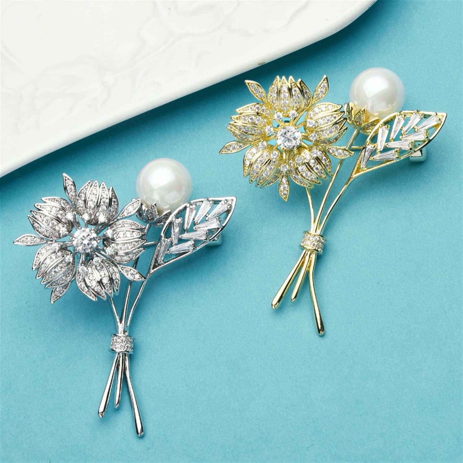 Damen-Brosche, Damenmode-Accessoires, Damen-Elegante Funkelnde Kristall-Frühlingsblumen-Brosche, Hochzeitsfeier-Brosche, blumenförmige Brosche, modische Broschen (Metallfarbe: Silber)