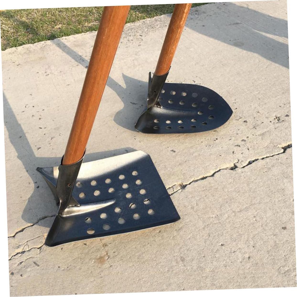 Garden Cleaning Shovel Multi-Functional Flat Scraper Tool for Efficient Dung Removal and Cleaning Ergonomic Handle Design for Poultry and Farm Use