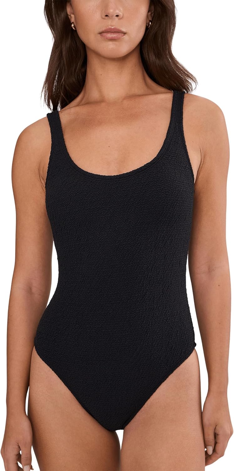 Nike Women's Standard Shoreline Pucker Scoop Neck one Piece