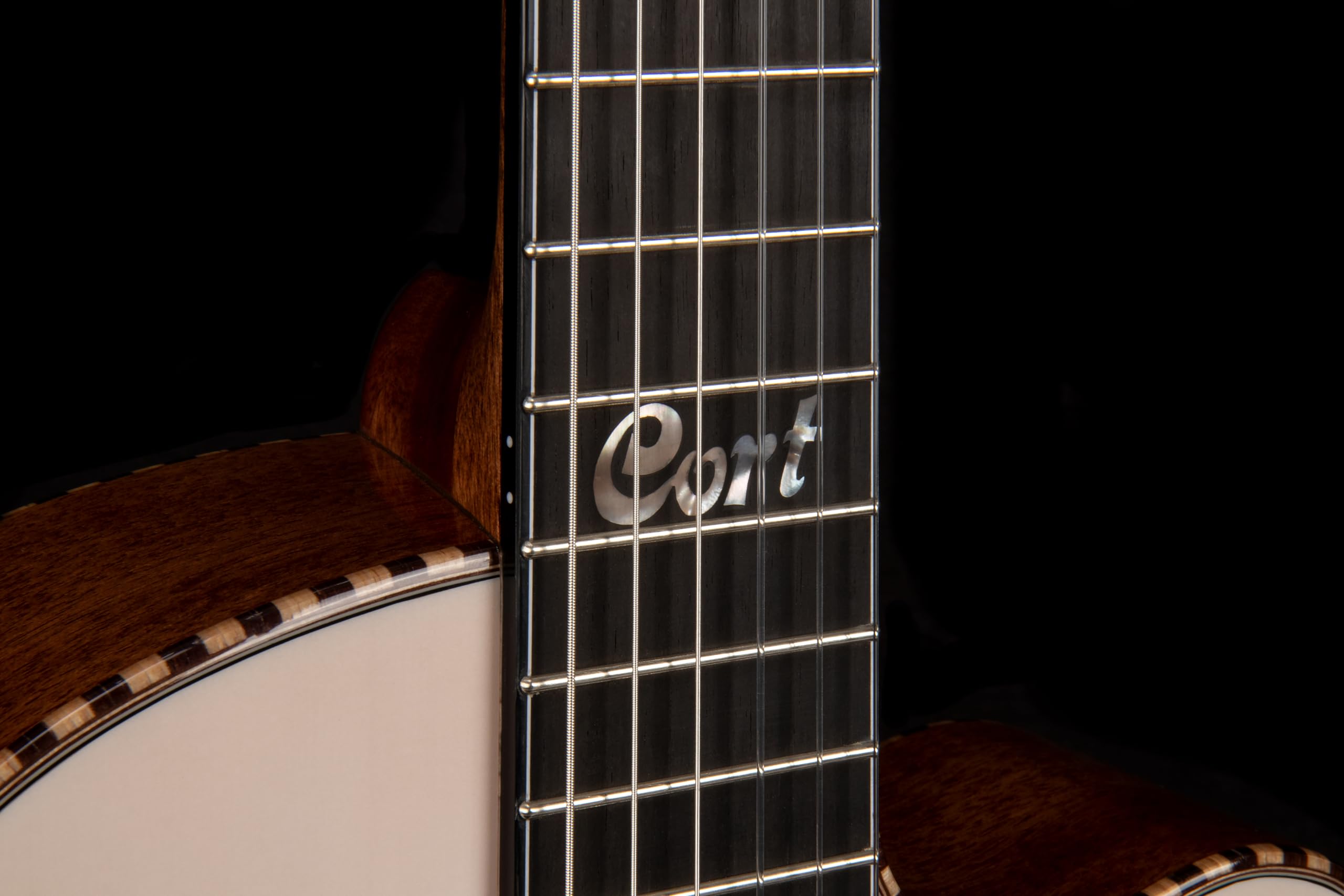 Cort Solencanto - Guitarra clásica prémium con estuche