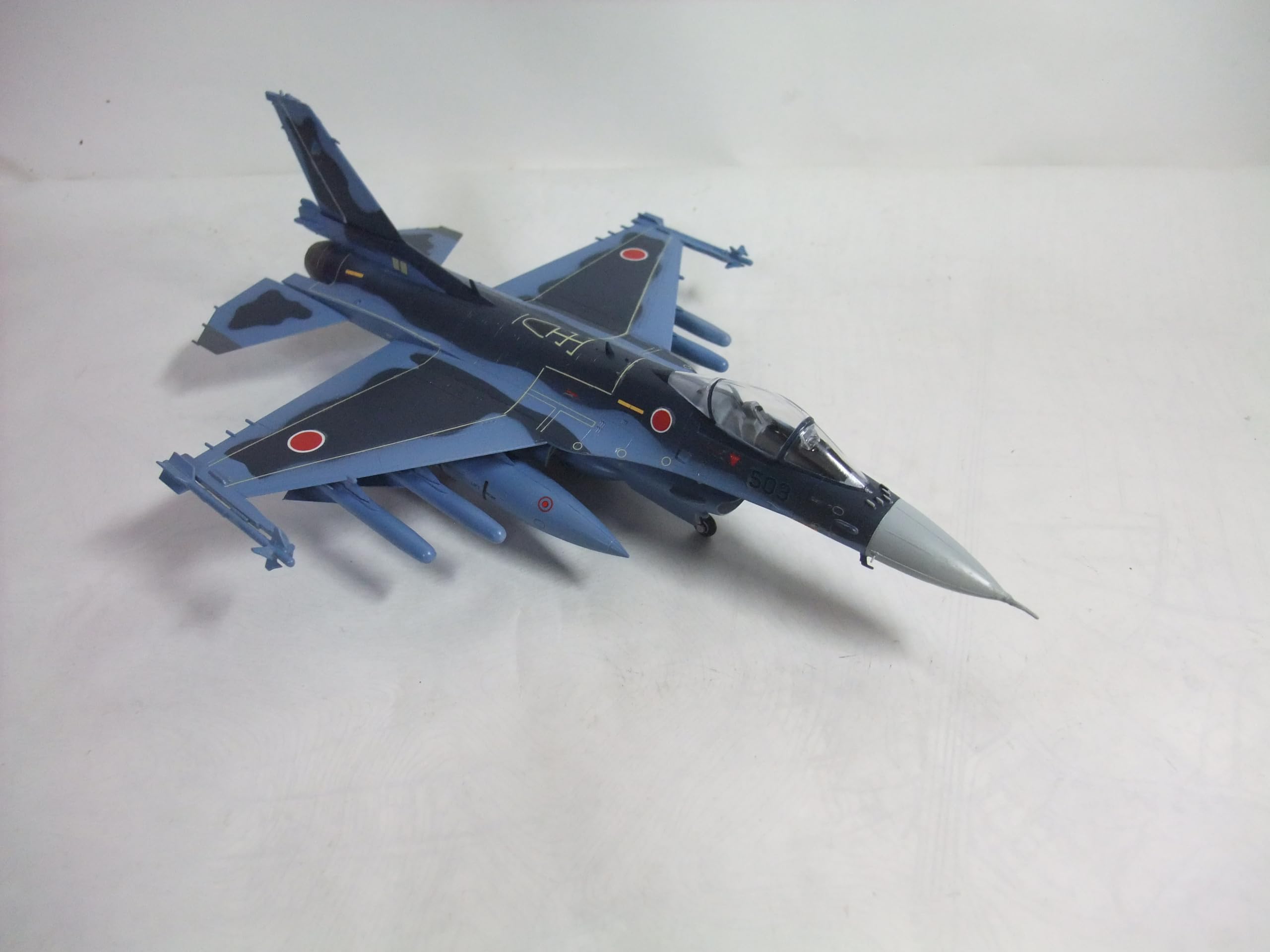 Amazon | 完成品 航空自衛隊 F2支援戦闘機 72分の1サイズ