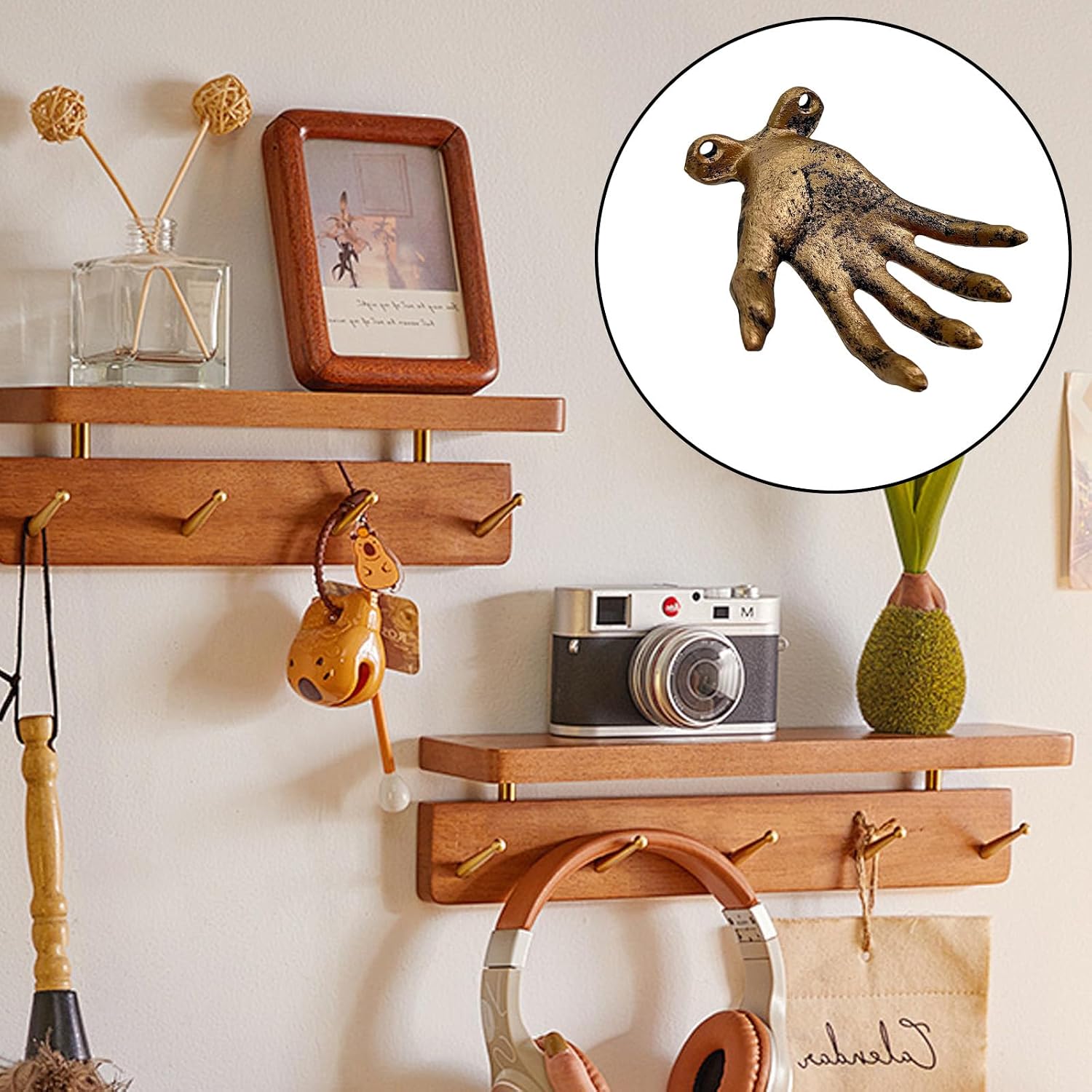 Horror Themed Wall Mounted Witch Hand Sculpture Hanging Hook for Jewelry and Accessories Halloween Decors Jewelry Display Hook