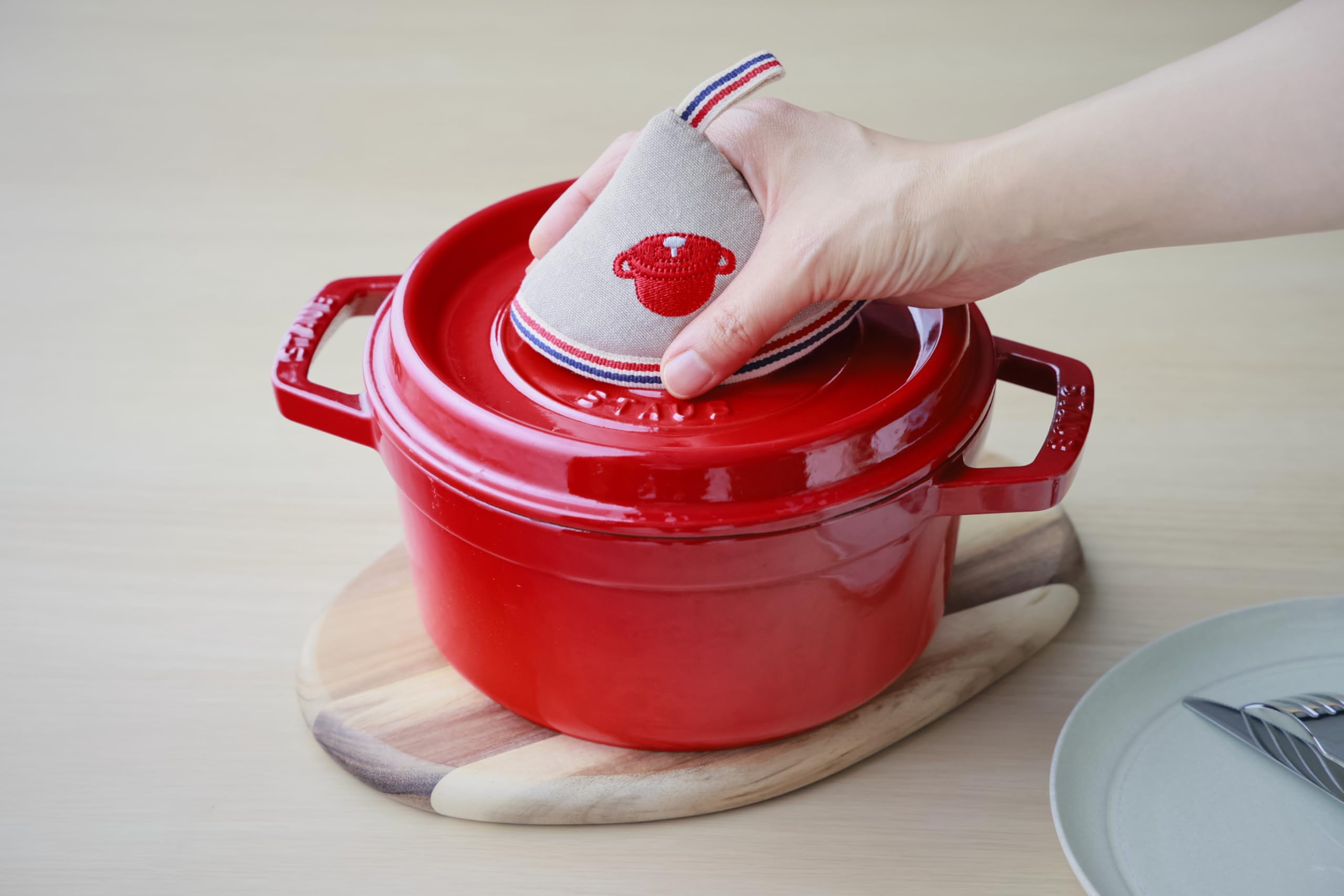 【なお】三角鍋つかみ　staub ストウブ　少し大きめサイズ【オーダー分】 nhk-048_single.jpg