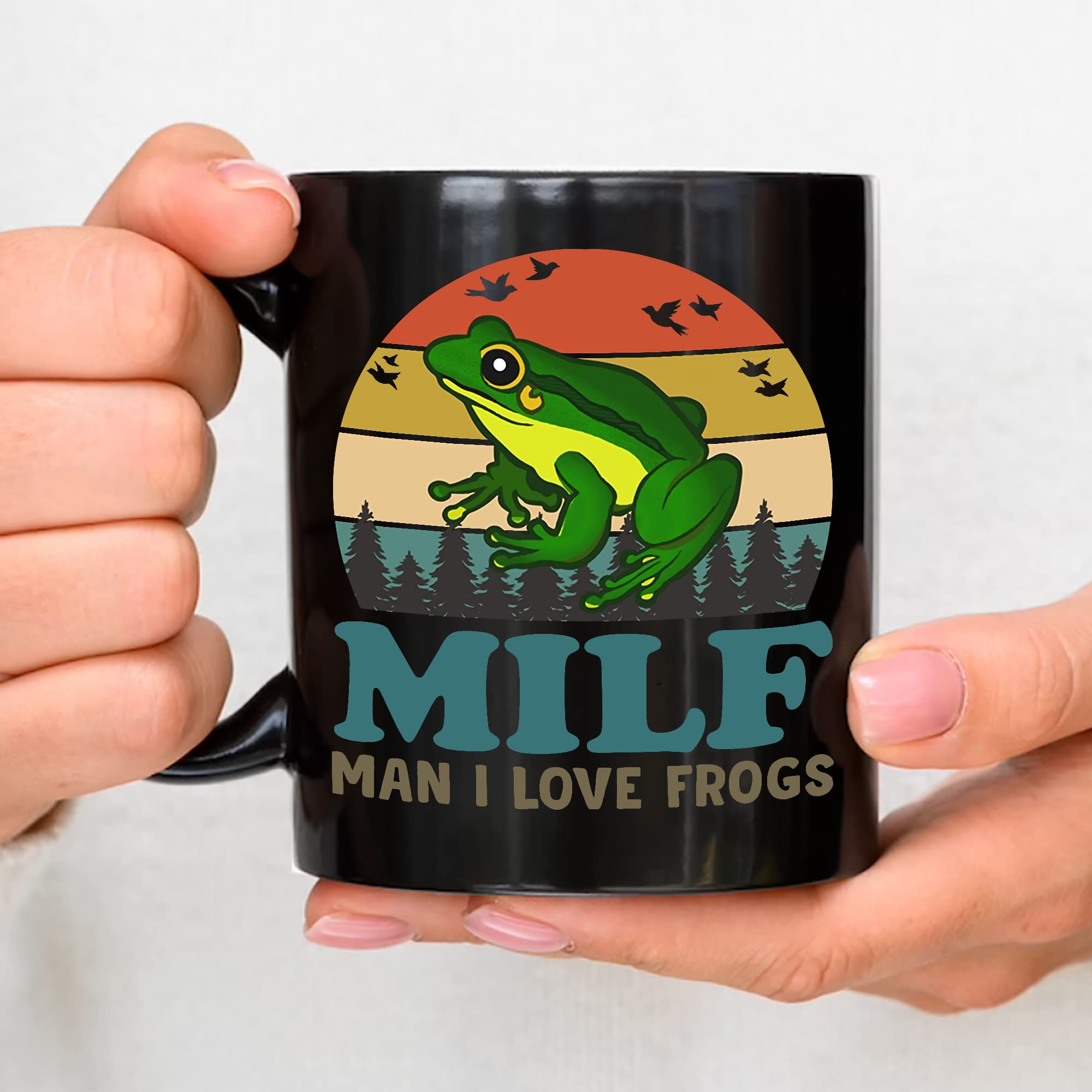 Amazon.com: Funny Saying Frog,趣味動物馬克杯,MILF Man I Love Frogs  復古馬克杯,有趣的諷刺杯,Cottagecore Frog,MILF Meme,送給朋友的禮物,誰愛青蛙(陶瓷,11 盎司) : 居家與廚房