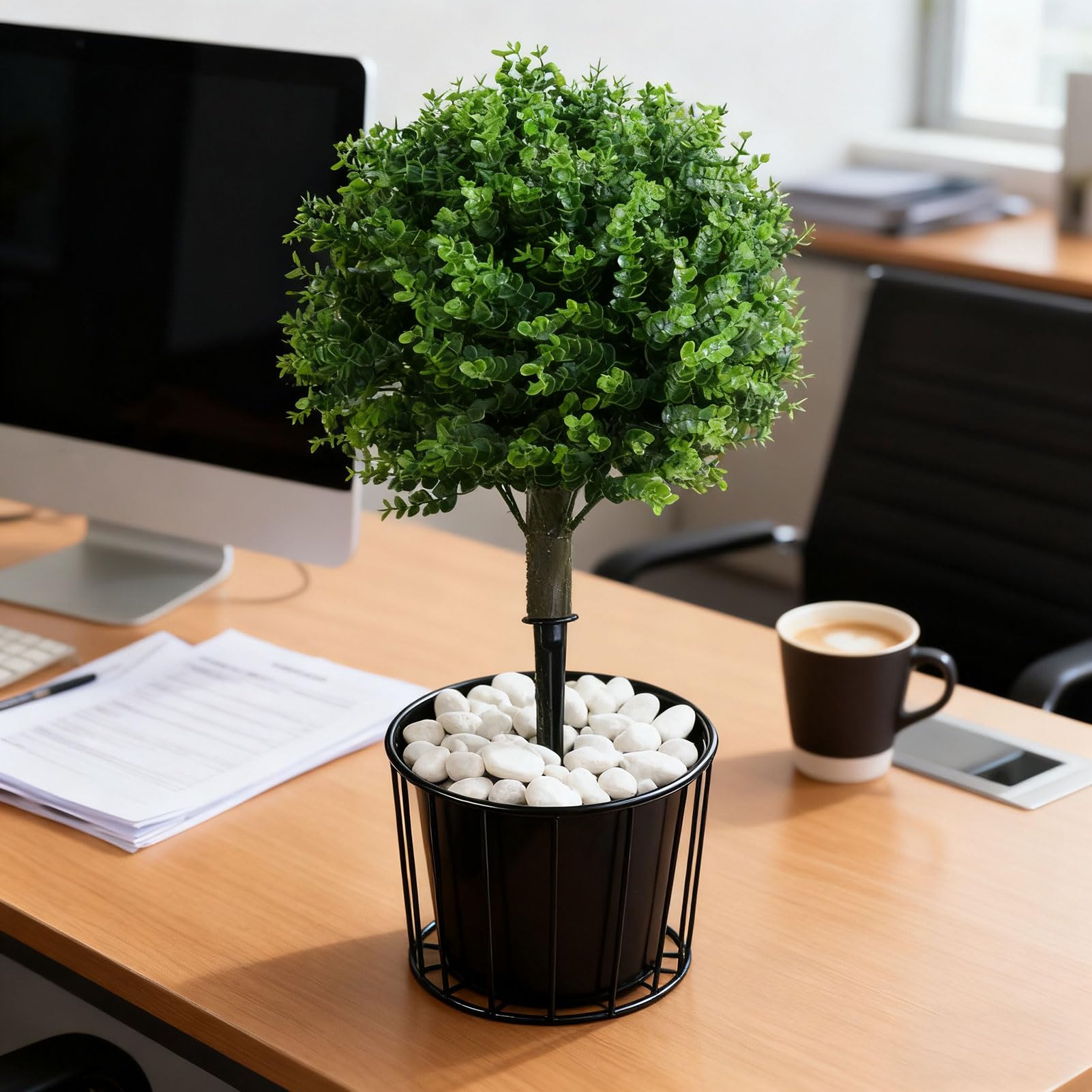 Sztuczny Topiary Eukaliptusowy Drzewo Kulkowe Sztuczna zieleń Krzew 17,7 Cala Realistyczny PE Odporny na Słońce Odporny na Zimno z Kolcem Uziemiającym do Dekoracji Patio na
