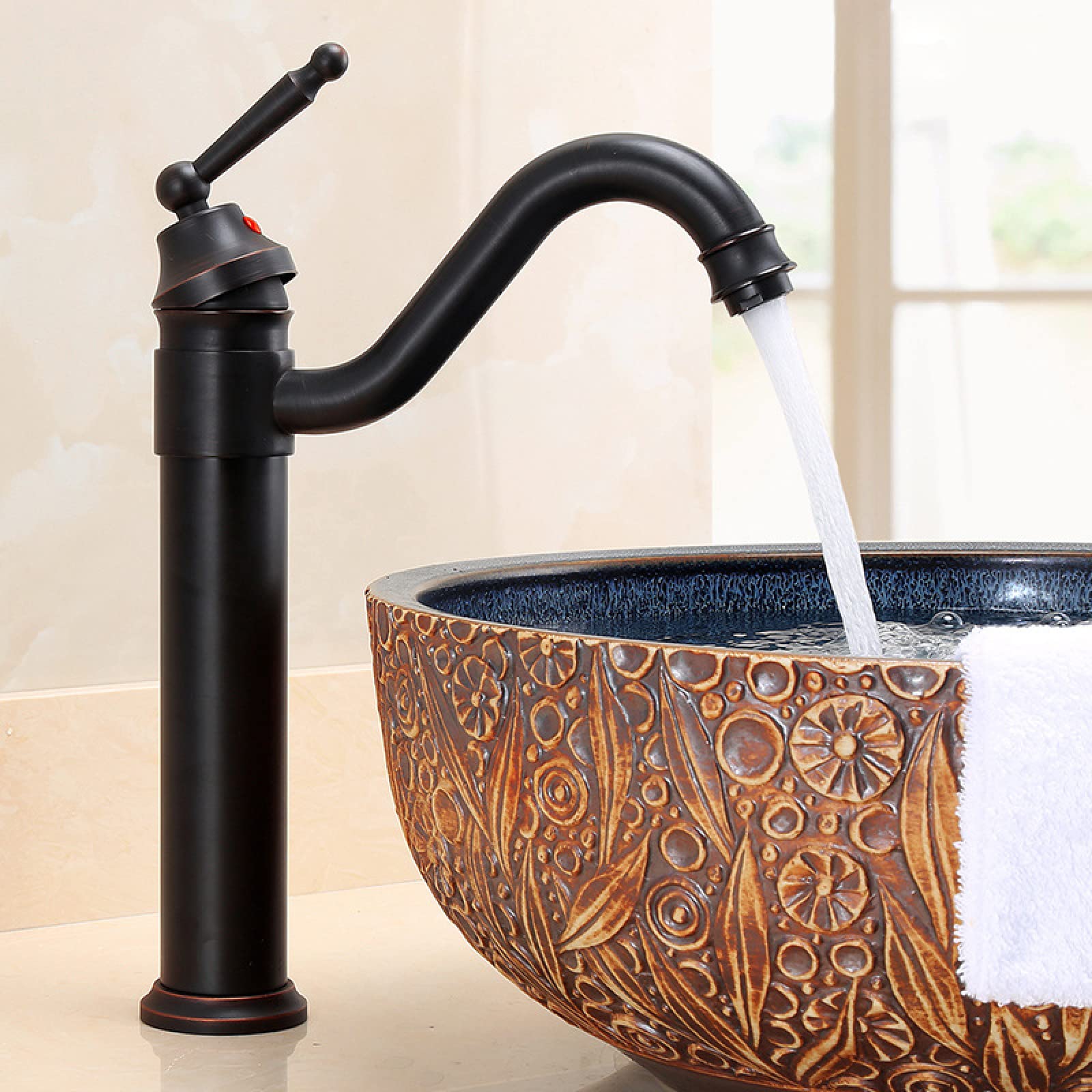 Mitigeur de lavabo en laiton noir au design authentique