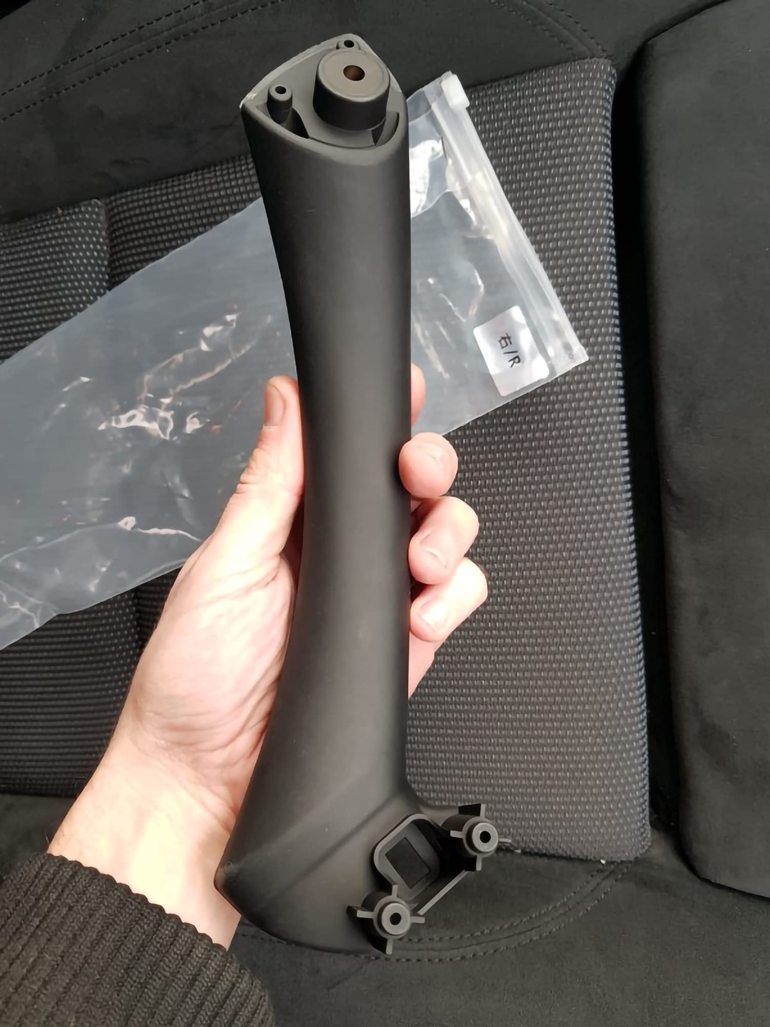 Innentürgriffe für Fahrzeuge der BMW 3 Serie Chassis-Modell E90 E91 E93 kompatibel mit 316 318 320 323 325 328 330 335 2004-2011 Türgriff Innen Griff und Griffverkleidung (Rechts, Schwarz-1 set)