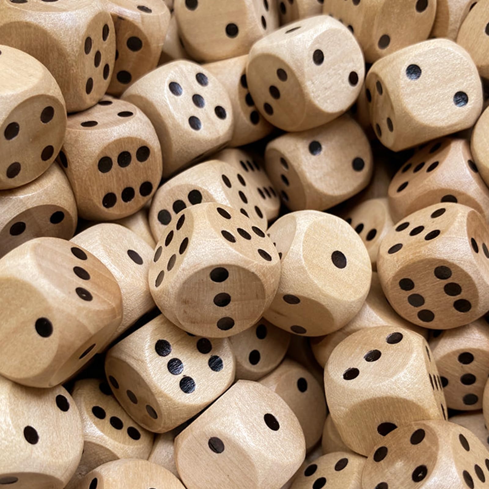 Confezione da 40 Dadi in Legno Naturale 16mm - 6 Lati Standard per Gioco di Carte da Tavolo - Accessori per Feste a Casa per Bambini e Adulti