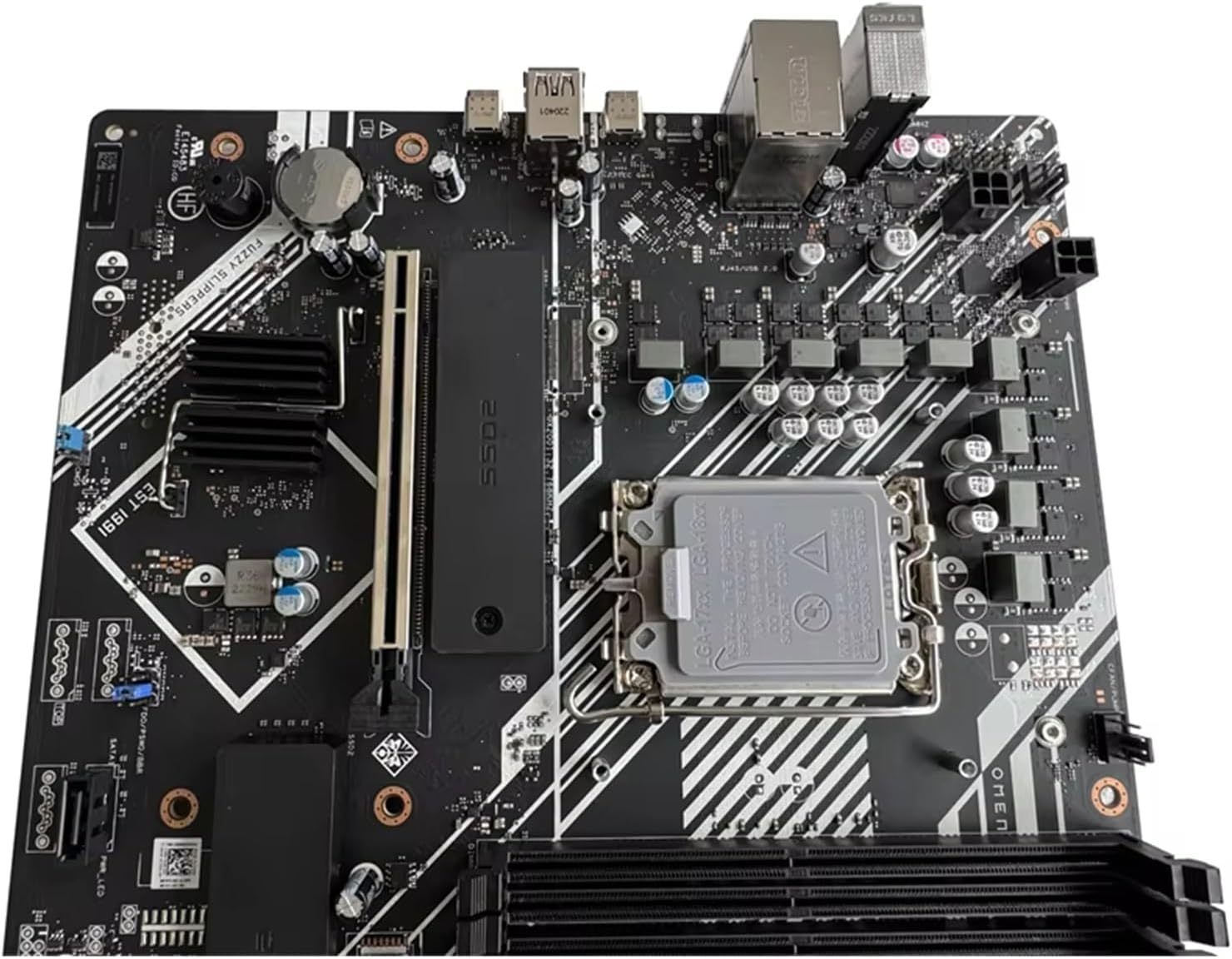 መቀራረብ view of the M81915-603 motherboard's CPU socket area and surrounding components.