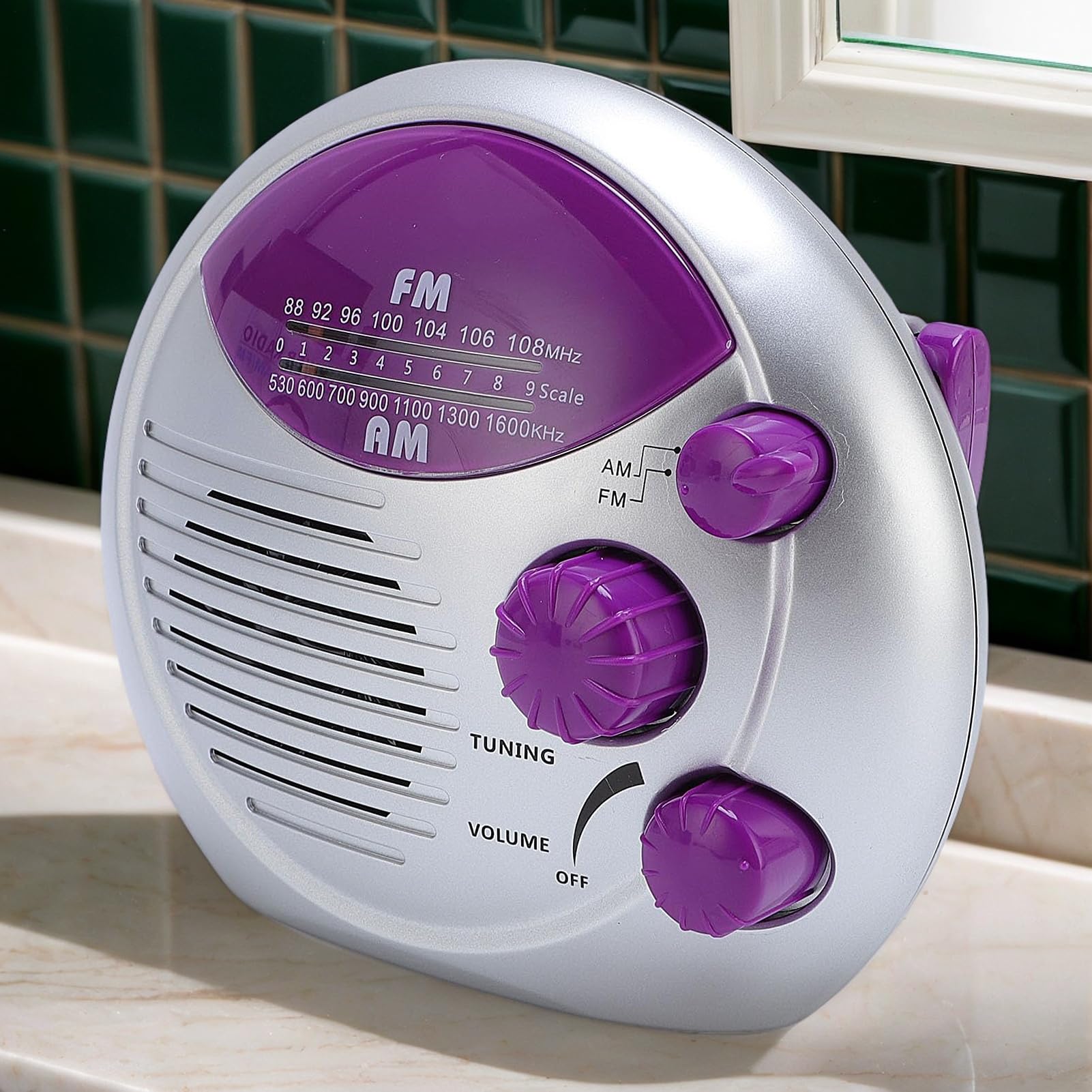 Radio De Douche AM/FM Imperméable | Haut-Parleur Étanche pour Douche | Radio à Piles avec Bouton de Volume Accrochable pour Maison Cuisine Salle de Bain Bain à Remous