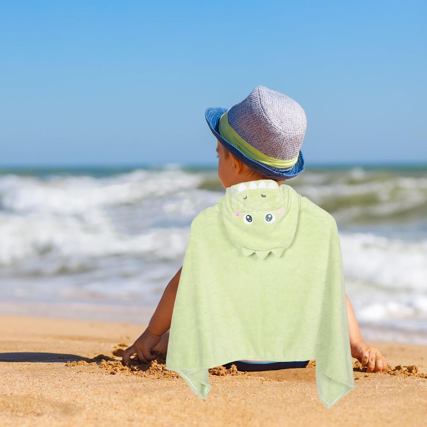 Hooded Bathrobe and Dinosaur Wearable Towel, Soft Coral Fleece, Quick-Dry Hooded Beach Towel Poncho for Boys, Light Green Cartoon Design