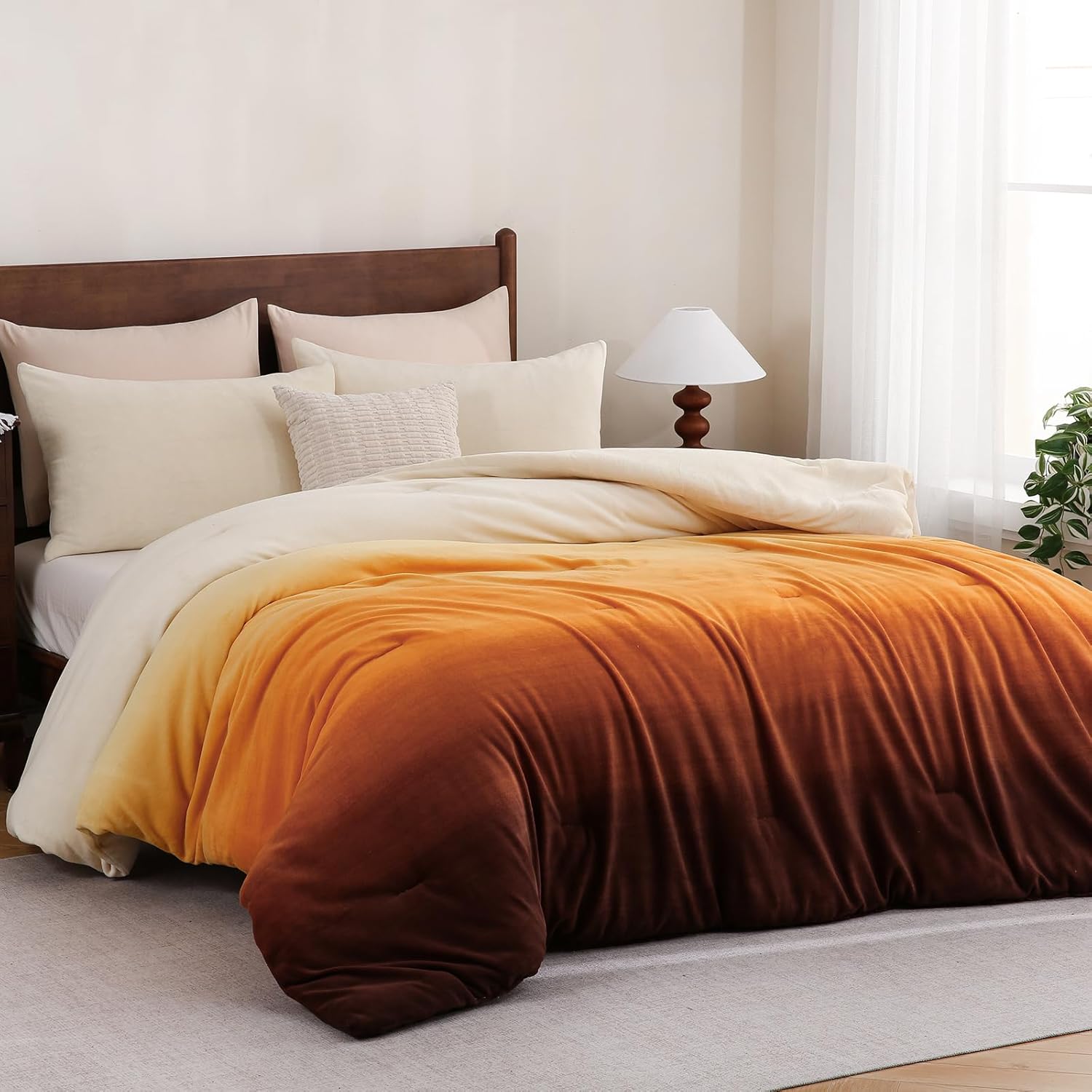 Bedbay Orange Gradient Plush Fleece Comforter Set Queen Size Ultra Soft Velvety Bedding Thick Warm Cozy Winter Quilt with 2 Pillowcases Luxury Sunset Ombre Fluffy Bed Set for All Seasons
