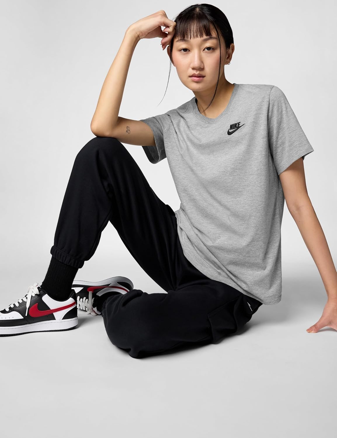 Nike Women's Sportswear Club Essentials T-Shirt - Image 4