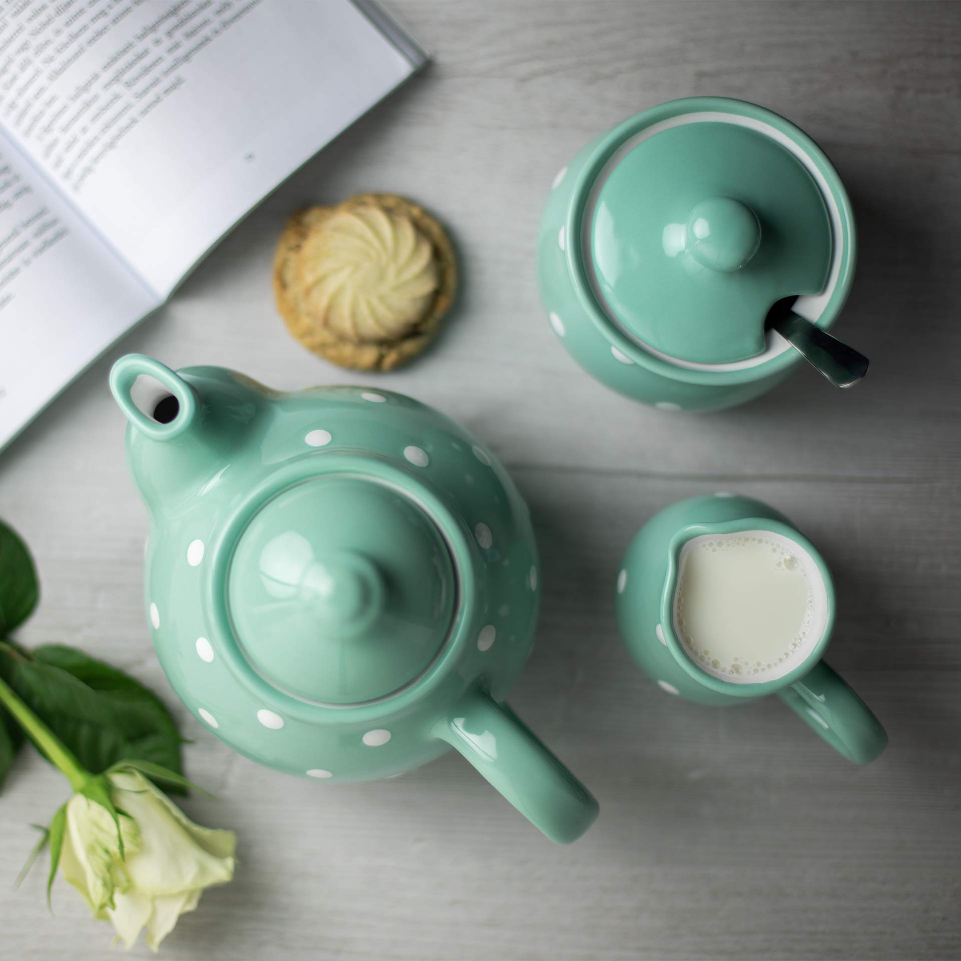 City to Cottage® Set da tè con Teiera, Bricco del Latte, Zuccheriera e 2 Tazze con Piattino | Fatto a Mano in Ceramica | Fantasia a Pois Verde Acqua e Bianco