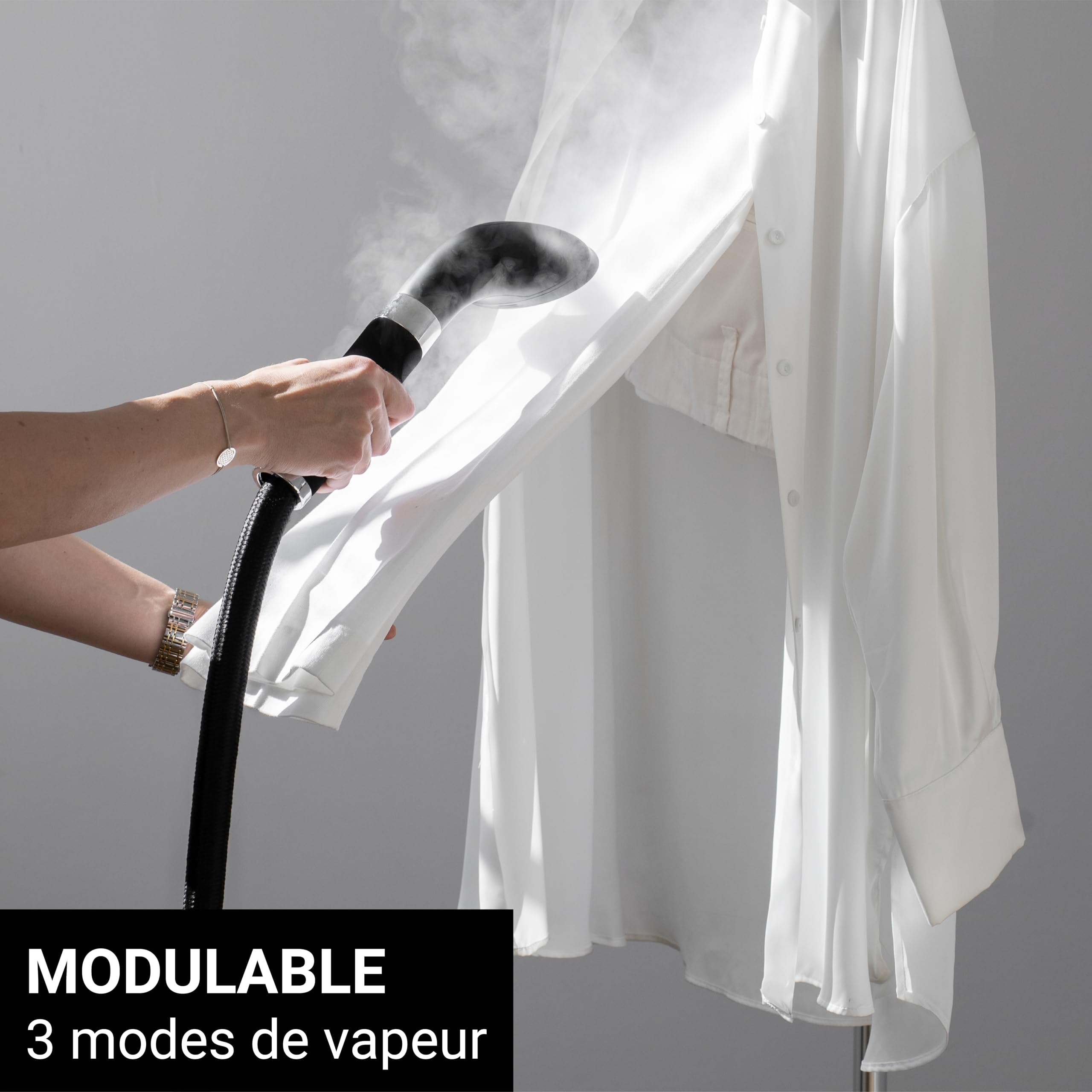 SteamOne Steamer Défroisseur Vertical Noir 2300W - Réservoir 2L | Steamer Vertical George 2, 2300W, Réservoir 2L, 45min Autonomie, 3 Modes, Prêt en 35s, Cintre Inclus, EUES200BV2