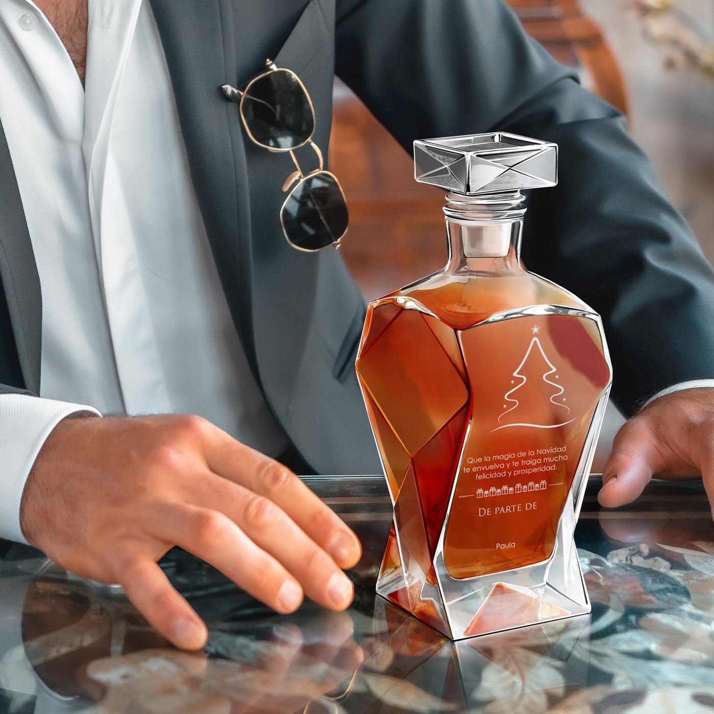 Maverton Set de Whisky Personalizado Decantador 700ml con 6 Vasos 250ml - Regalos Originales para Hombre y Mujer - Decoracion Hogar de Navidad - Diseño Único para Hombre y Mujer Padres Abuelos - Magia