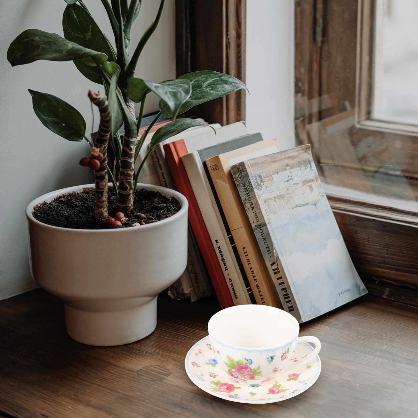 Set di Tazzine da Caffè in Porcellana Bone China 150ml Piattini, Design Retrò Elegante, Facile da Usare per Regalo Housewarming o Celebrazioni