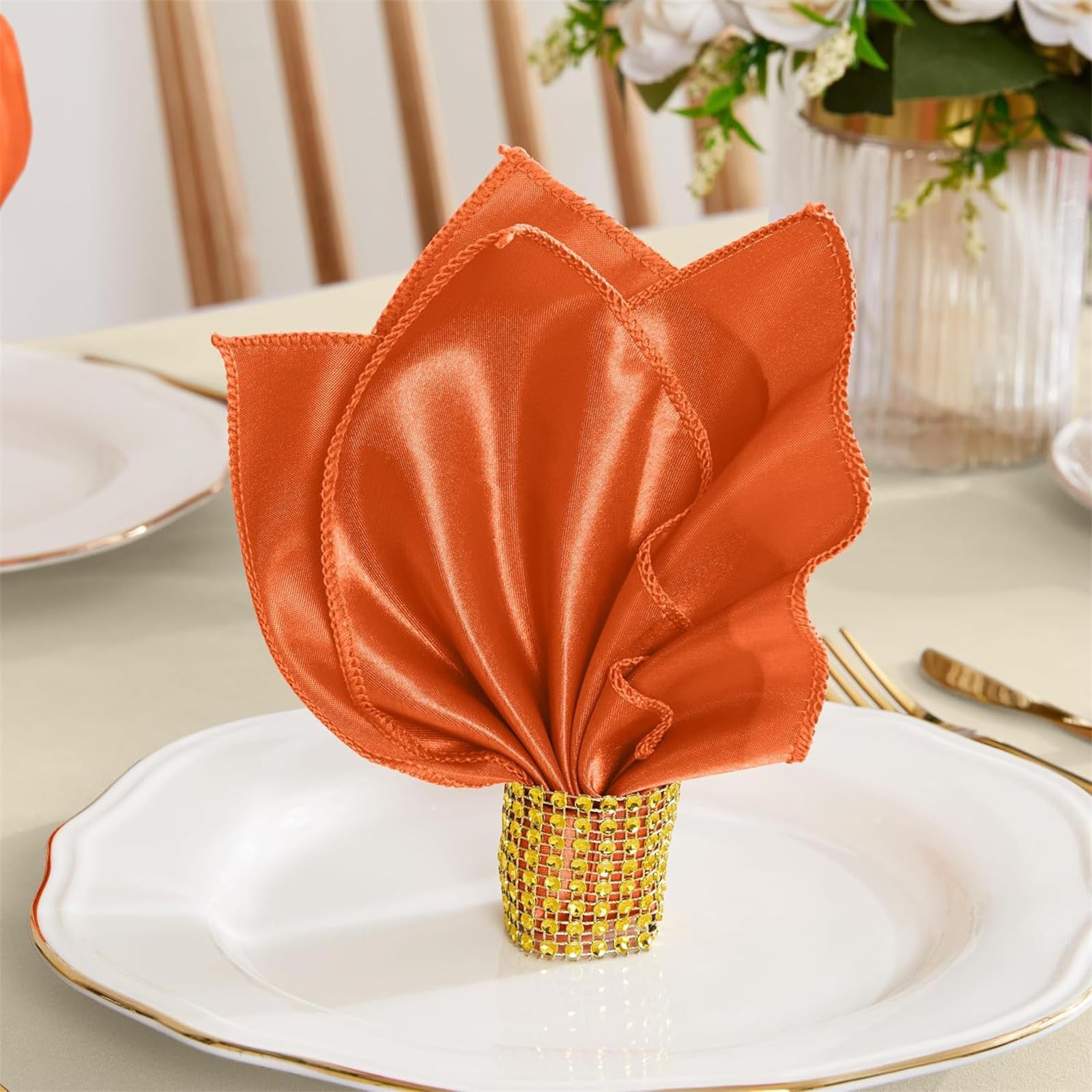 FANSU Servietten 20/50/100er Pack, Satin Hochwertige Stoffserviette Waschbare Weiche Stoffservietten für Weihnachten, Hochzeit, Geburtstag, Feiern (43x43cm/100er Pack,Braun)