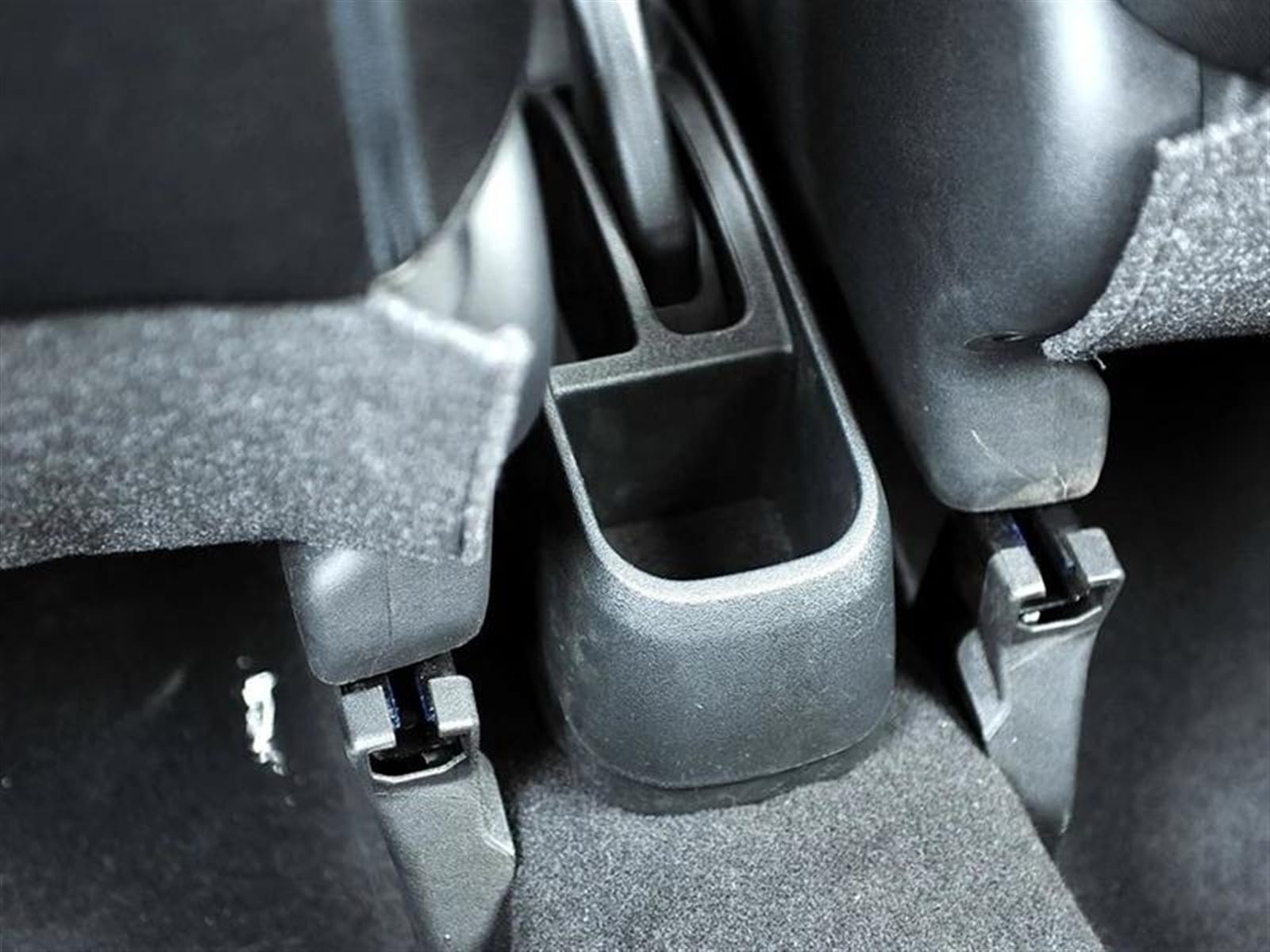 Pojemnik na podłokietniki do Toyota Ist (czarno-biała linia)