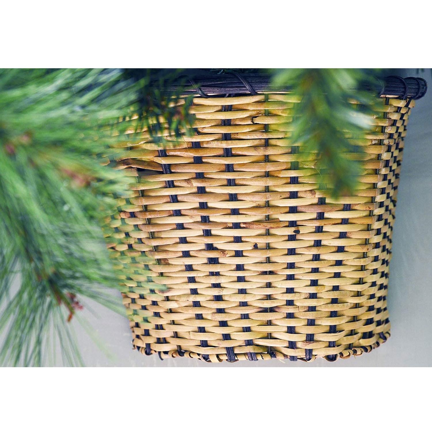 Marvin Albero di Natale da Parete Muro, Effetto Realistico Richiudibile Apertura ad Ombrello Facile da Montare Decorazioni Natalizie Folto Verde, a Metà con Vaso in Rattan e Borsone (120 CM)