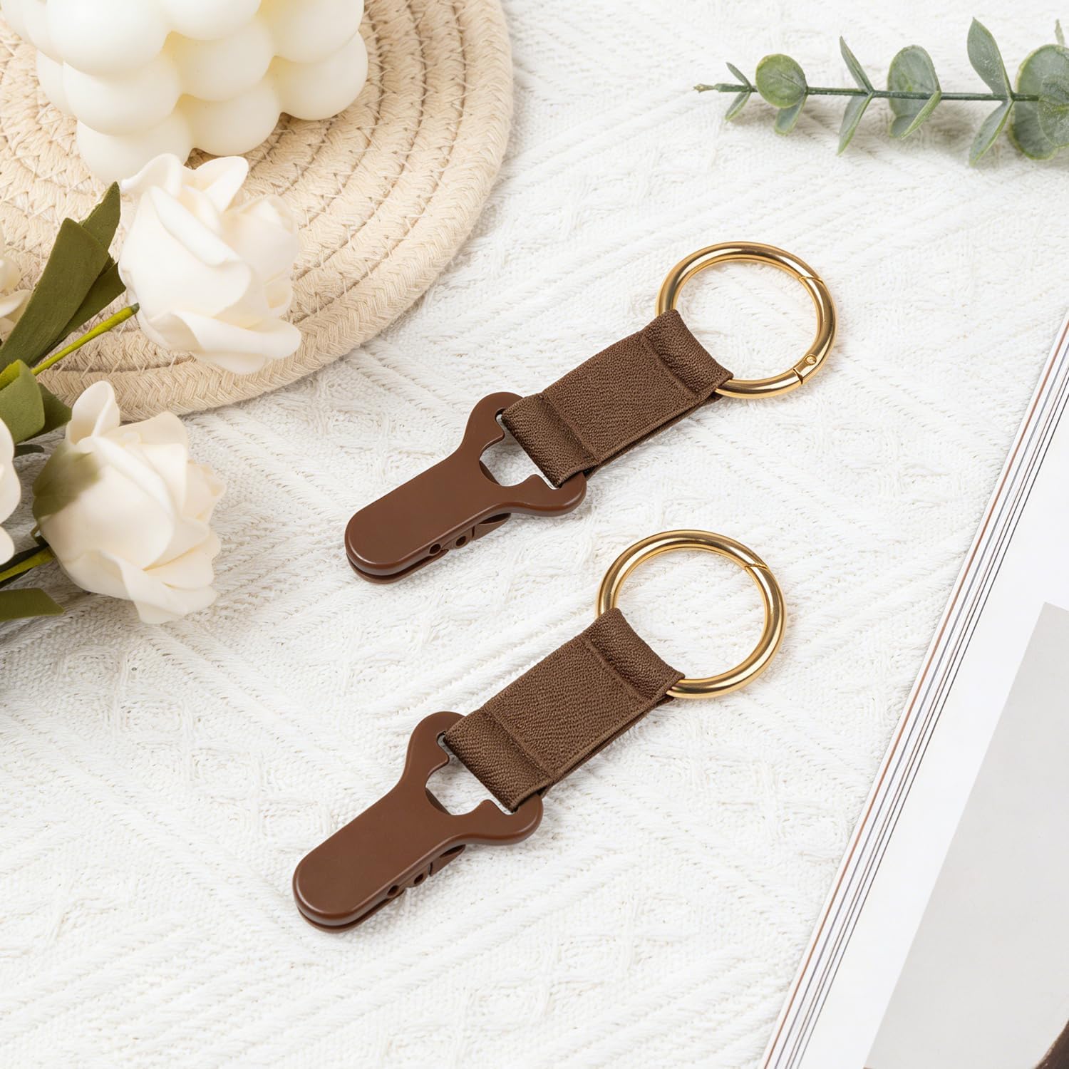Niveaya Hat Clip for Travel on Bag - 2 Pack, Vacation Beach Cruise Essentials Accessory for Travel Handbag Backpack Luggage, Securely Hold to Keep Hat Shaped, Brown+Brown