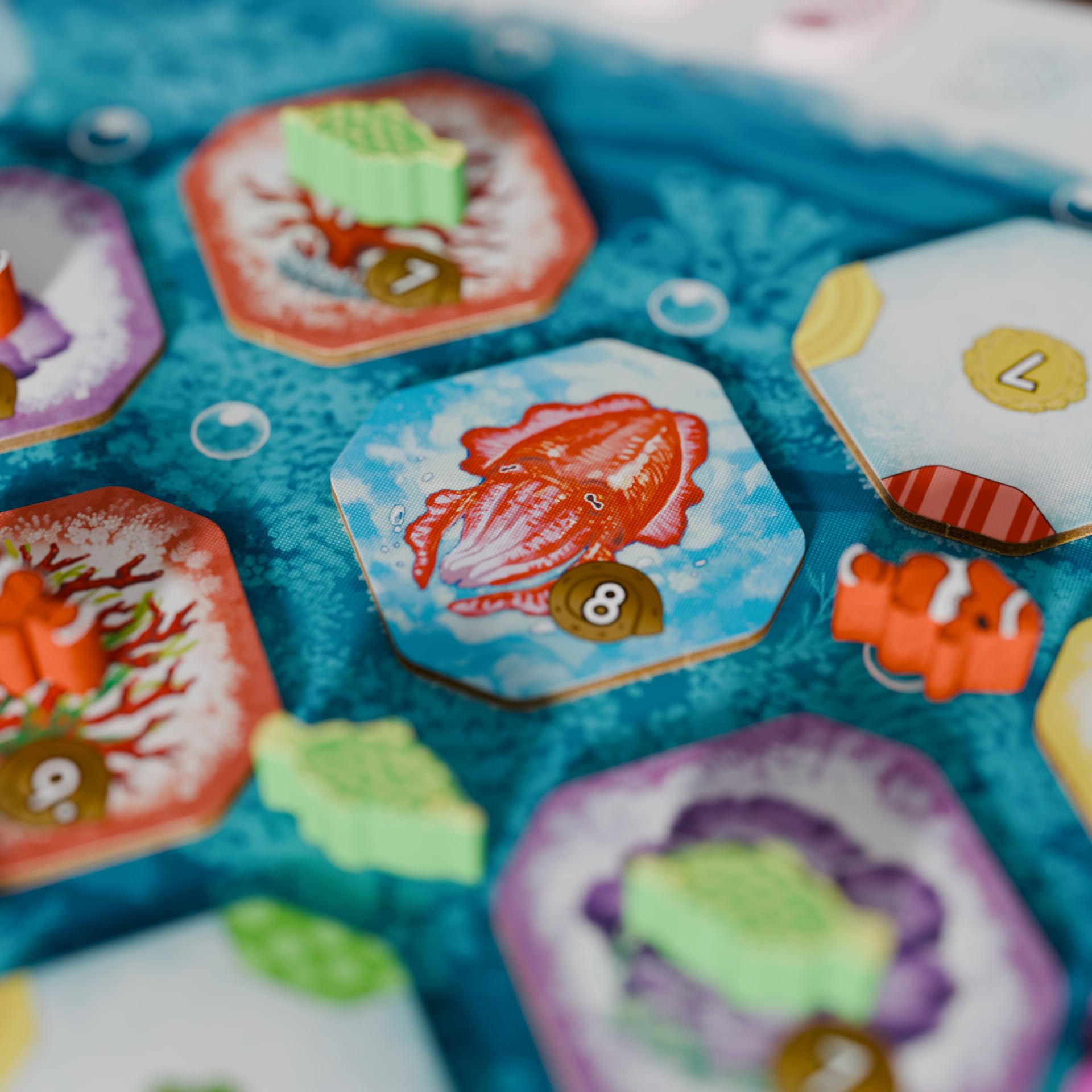 Juego de Mesa Shallow Sea – Juego de Estrategia de colocación de Azulejos para Mayores de 14 años | 1-4 Jugadores, 30-45 Minutos de Juego | Construye un ecosistema de Arrecife de Coral, Juego de