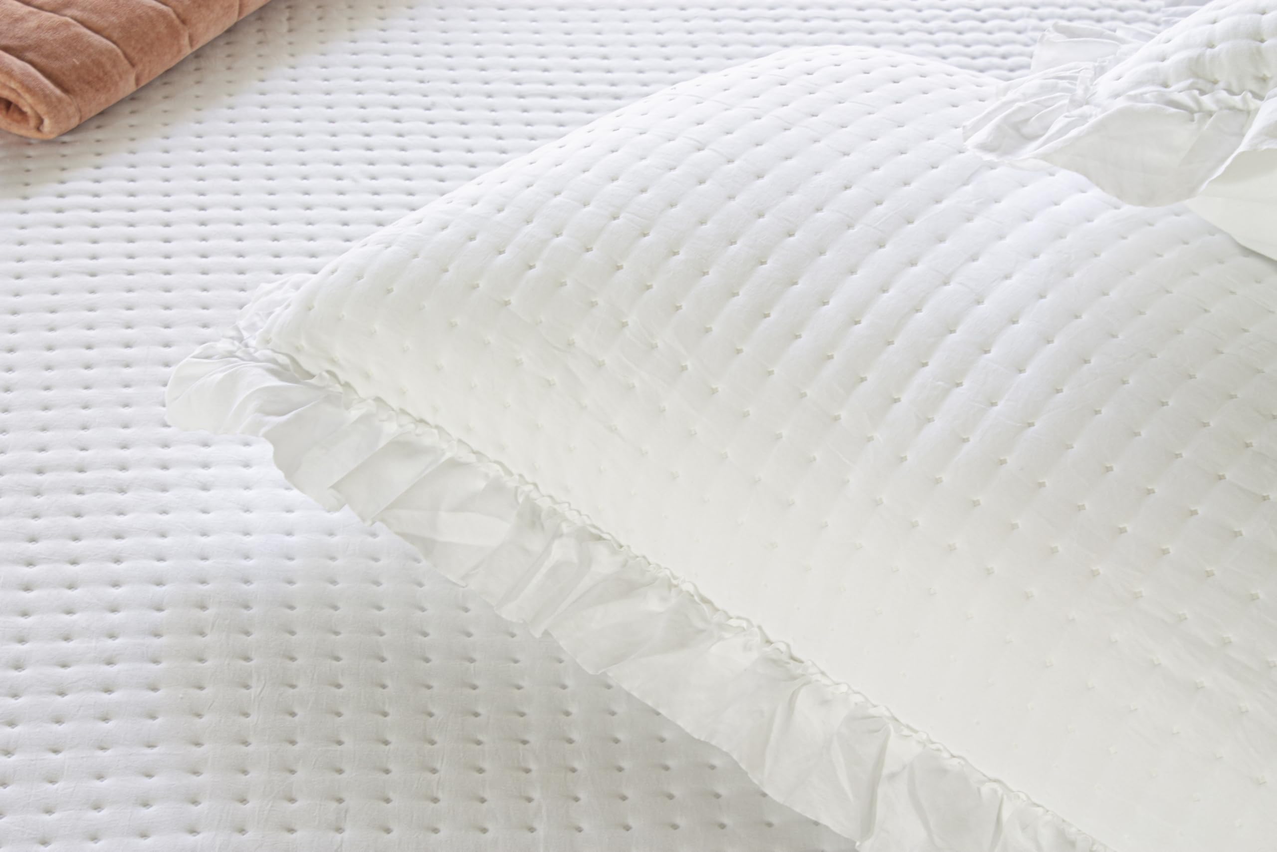 Colcha Boutí con Volante y Fundas de Cojín Azza Reig Martí, Colcha Ligera de Entretiempo con Relieve Gofrado, Microfibra Prewashed, Acolchado Fino 120 g/m², Primavera Verano (Blanco, Cama 90cm)