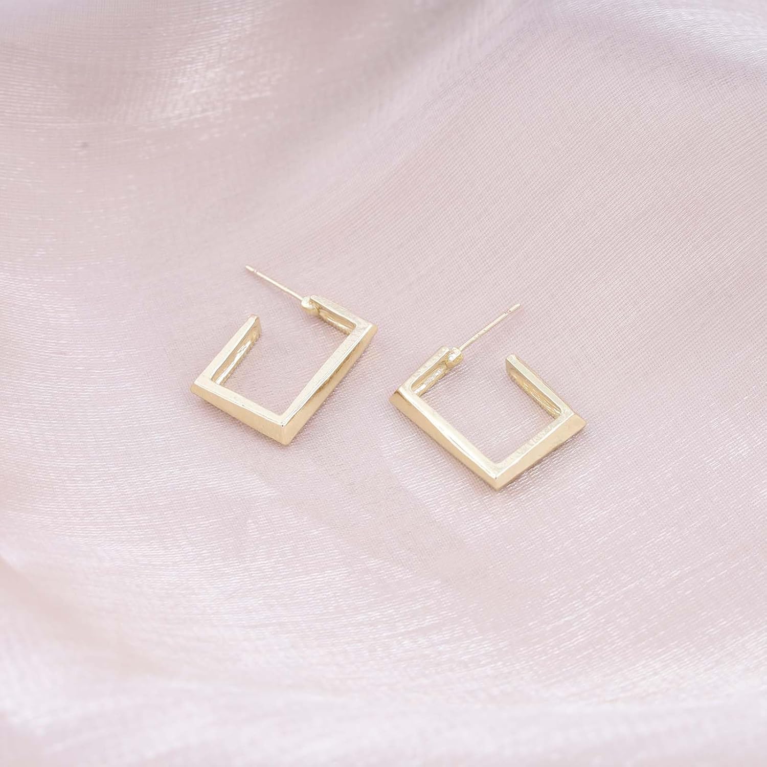 Vintage Square Hoop Earrings Hollow Square Earrings Gold Chunky Square Hoops Earrings Exaggerated Geometric Stud Earrings Jewellery for Women - Image 4
