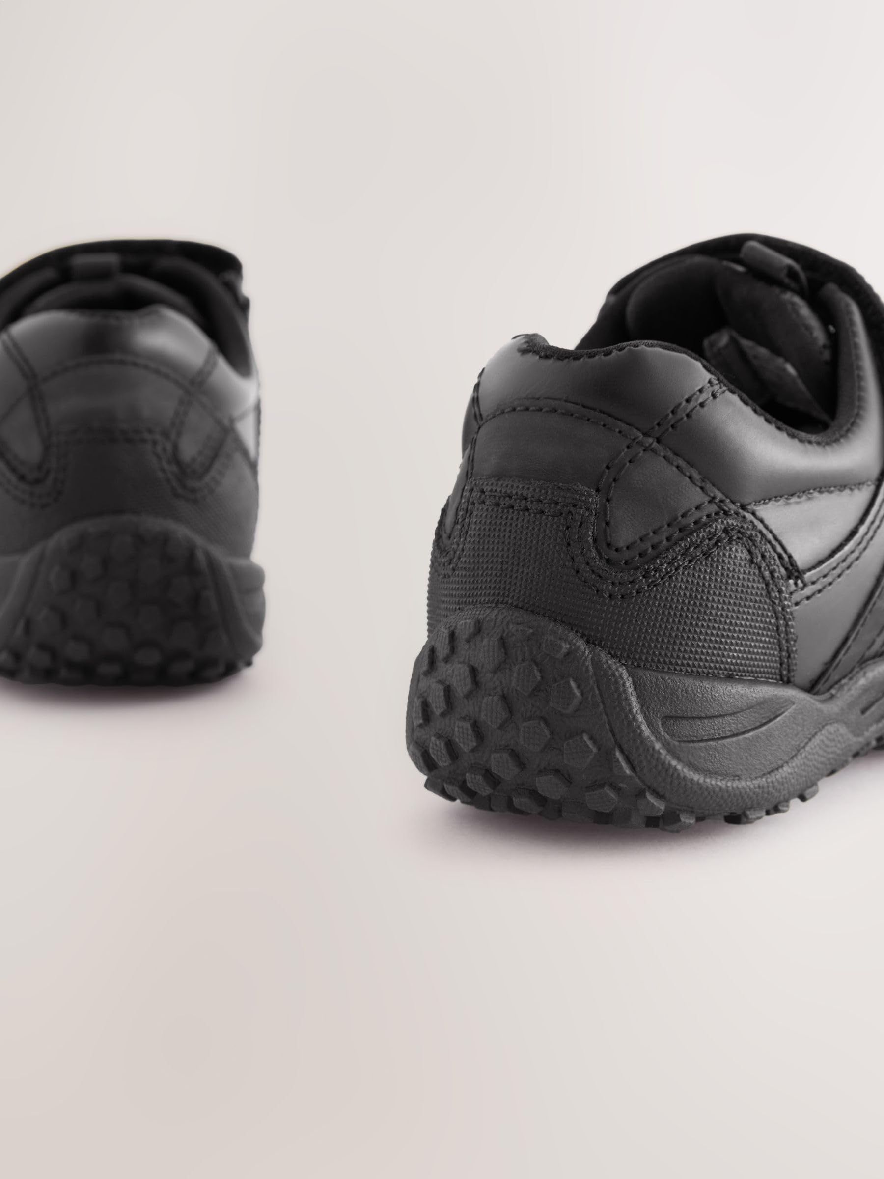 NEXT Niños Zapatos Escolares de Cuero con Cierre con un Toque