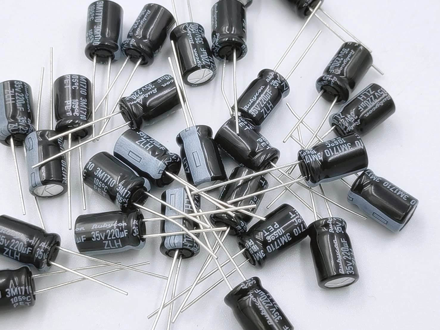 20PCS 220uF 35V Rubycon ZLH Low ESR, 105 Degree High Temperature Low Resistant Long Life Series Capacitor 8x11.5 mm