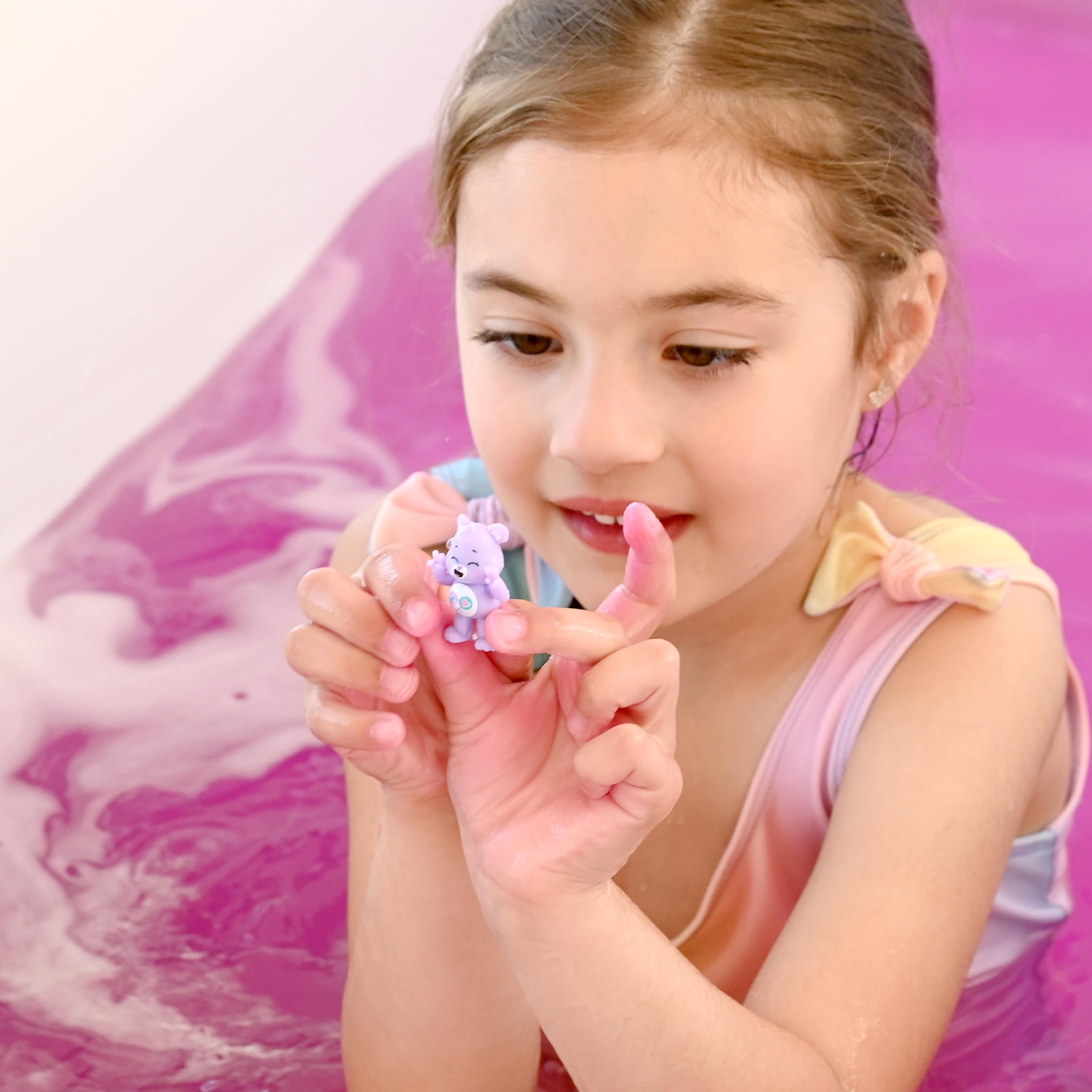 Glibbi Care Bears Surprise, kula kąpielowa w 1 z 4 kolorów, z figurką niespodzianki, 100 g, od 3 lat