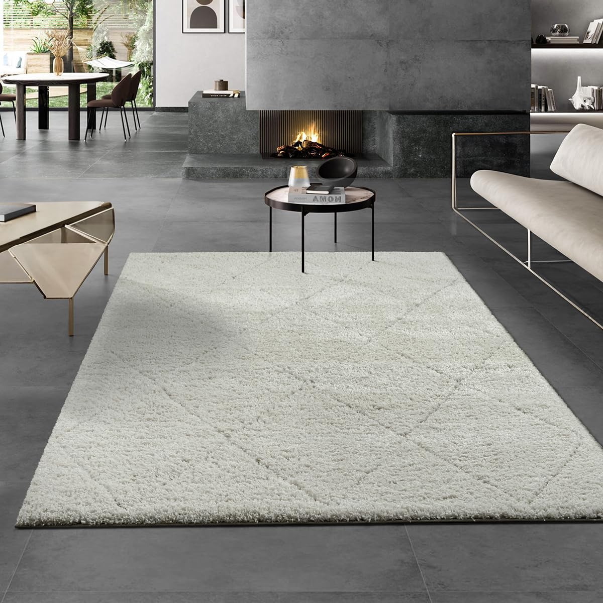 The Carpet Velvet Tapis de designer élégant pour salon, moelleux et facile à entretenir, tapis à poils hauts en losange crème 140 x 200 cm