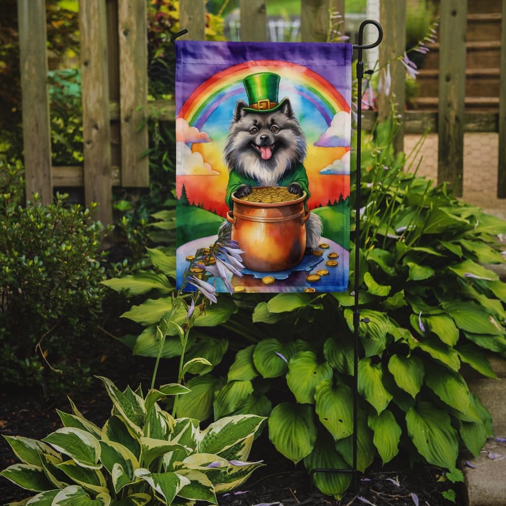 Caroline's Treasures DAC5564GF Keeshond St Patrick's Day Garden Flag Mailbox Flag Decorative Yard Flag Banner Outside Patio Artwork Yard Flower Beds, Garden Size, Multicolor